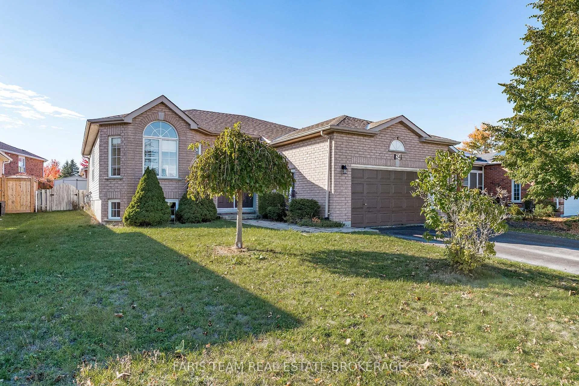 Photo 3 of 24 Marsellus Drive, Barrie, Holly — HOMEH