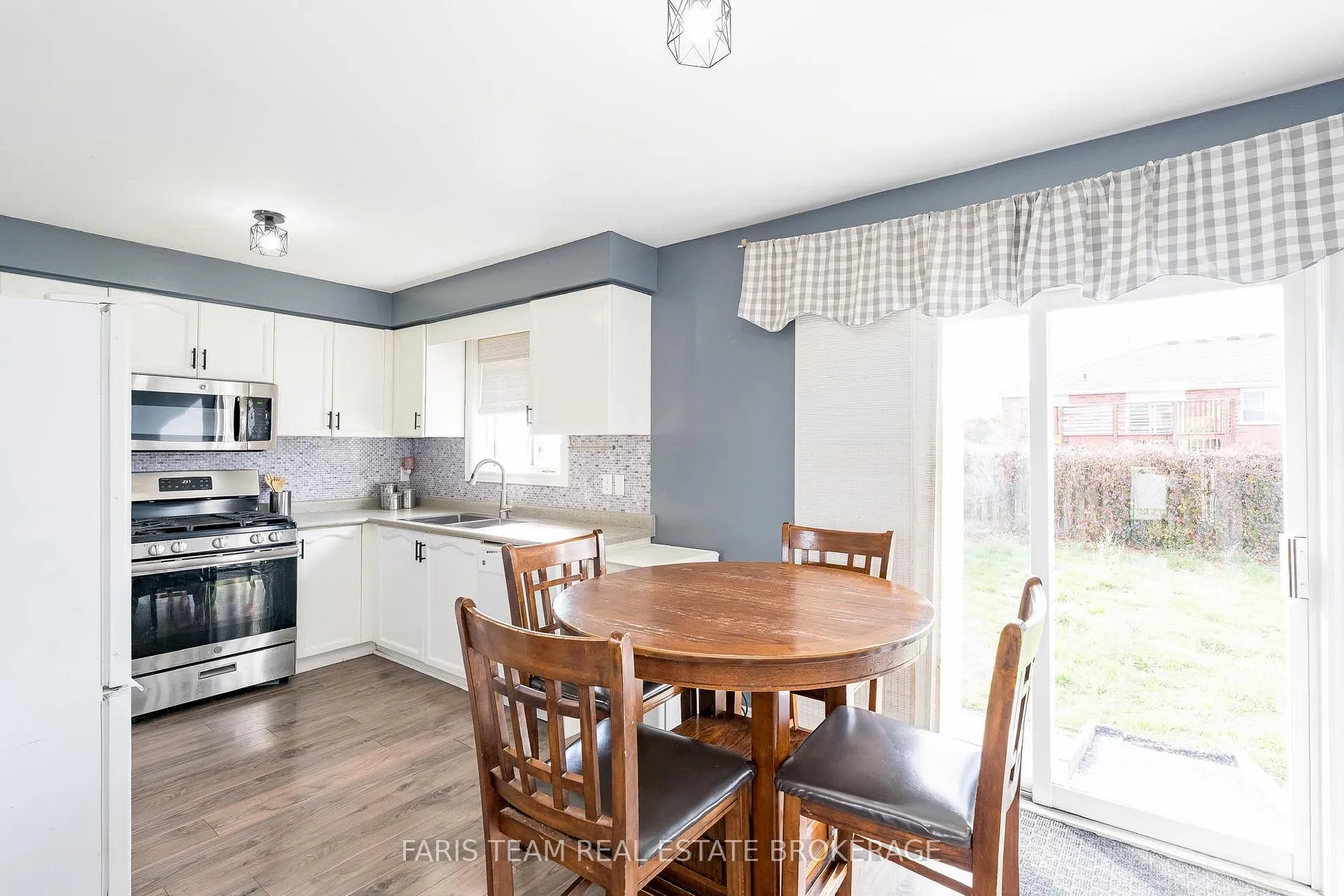 Photo 6 of 24 Marsellus Drive, Barrie, Holly — HOMEH