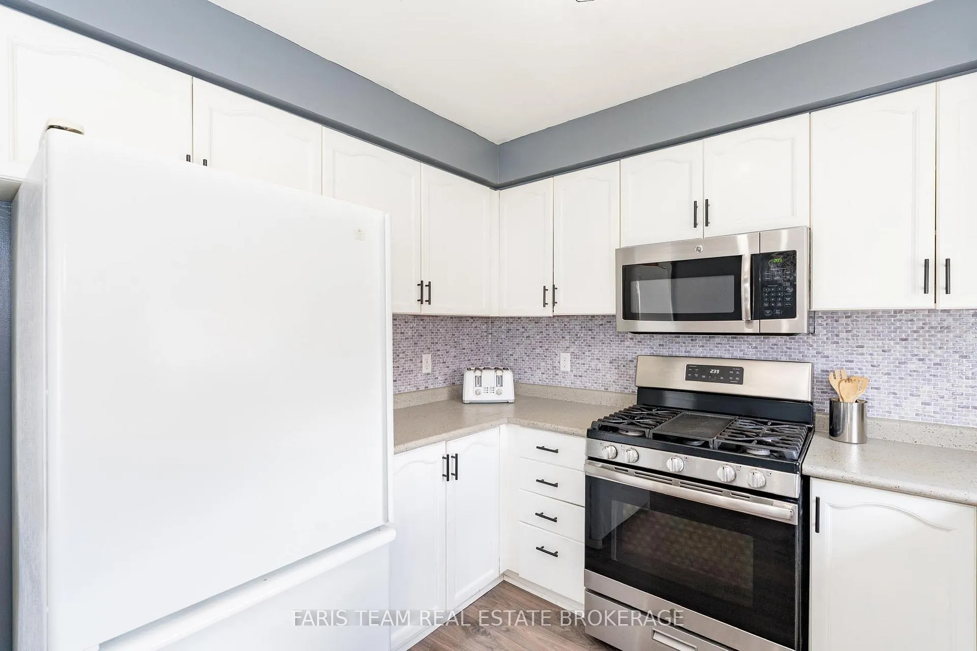 Photo 8 of 24 Marsellus Drive, Barrie, Holly — HOMEH