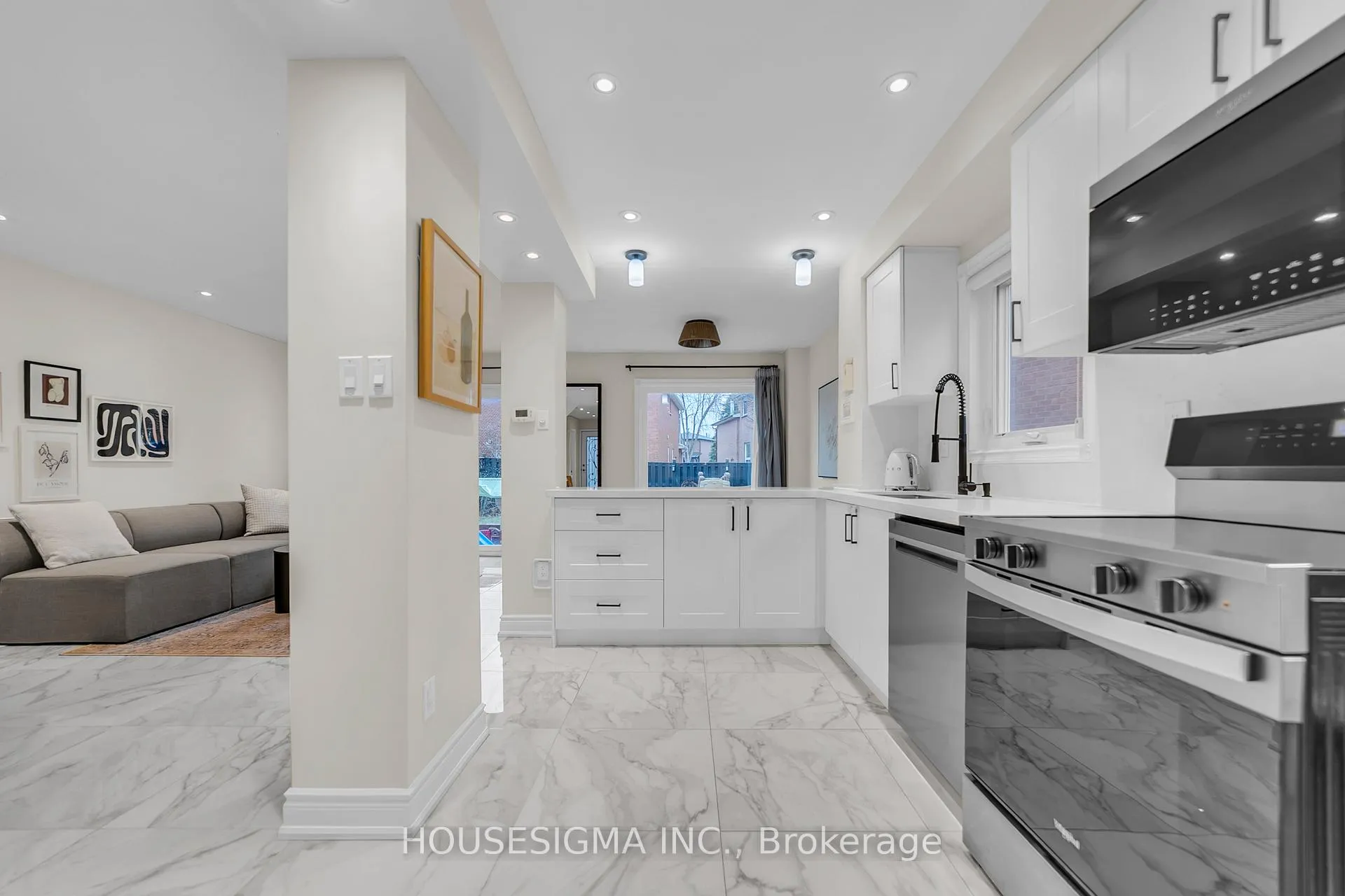 Photo 10 of 353 Brownridge Drive, Vaughan, Brownridge — HOMEH
