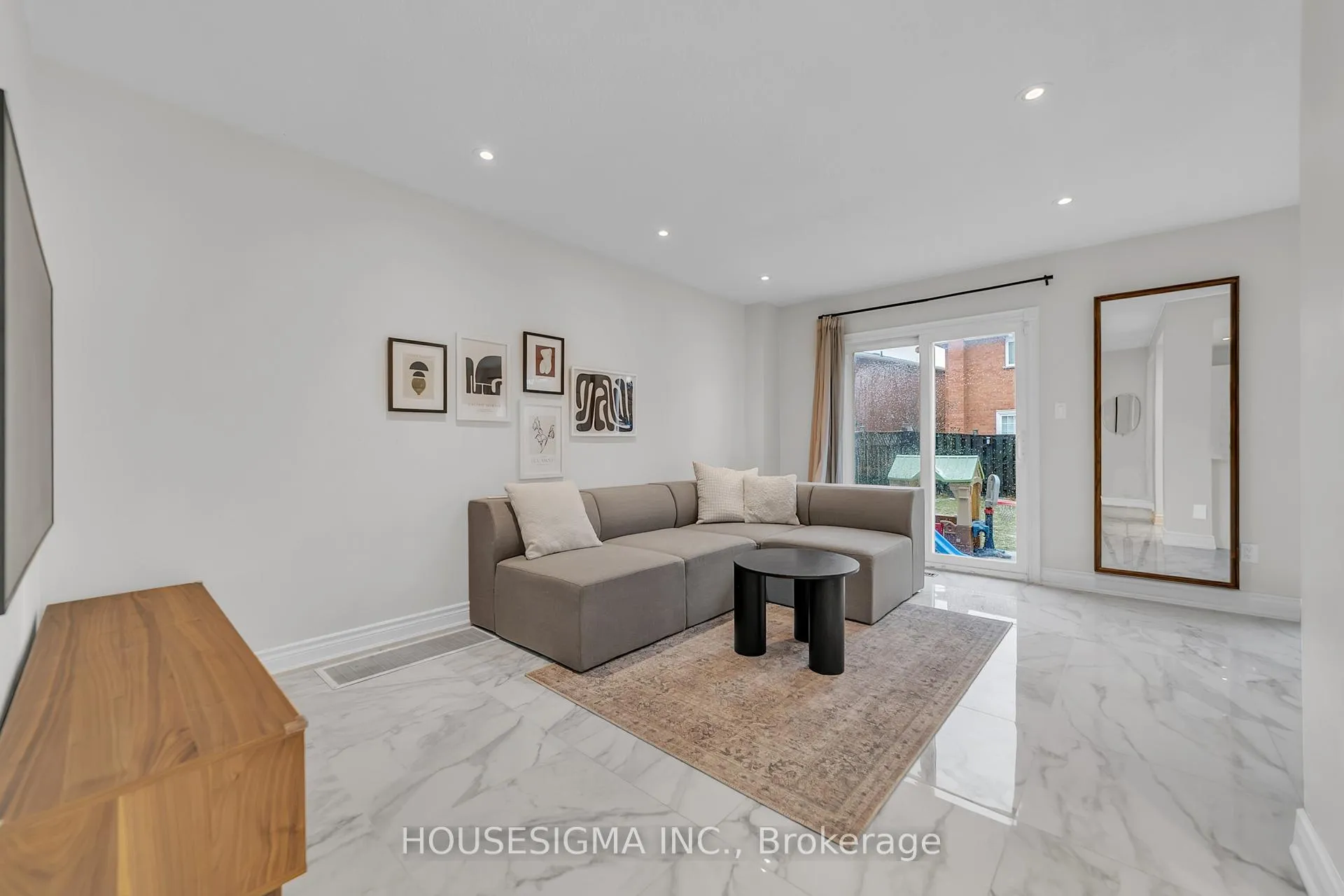 Photo 11 of 353 Brownridge Drive, Vaughan, Brownridge — HOMEH