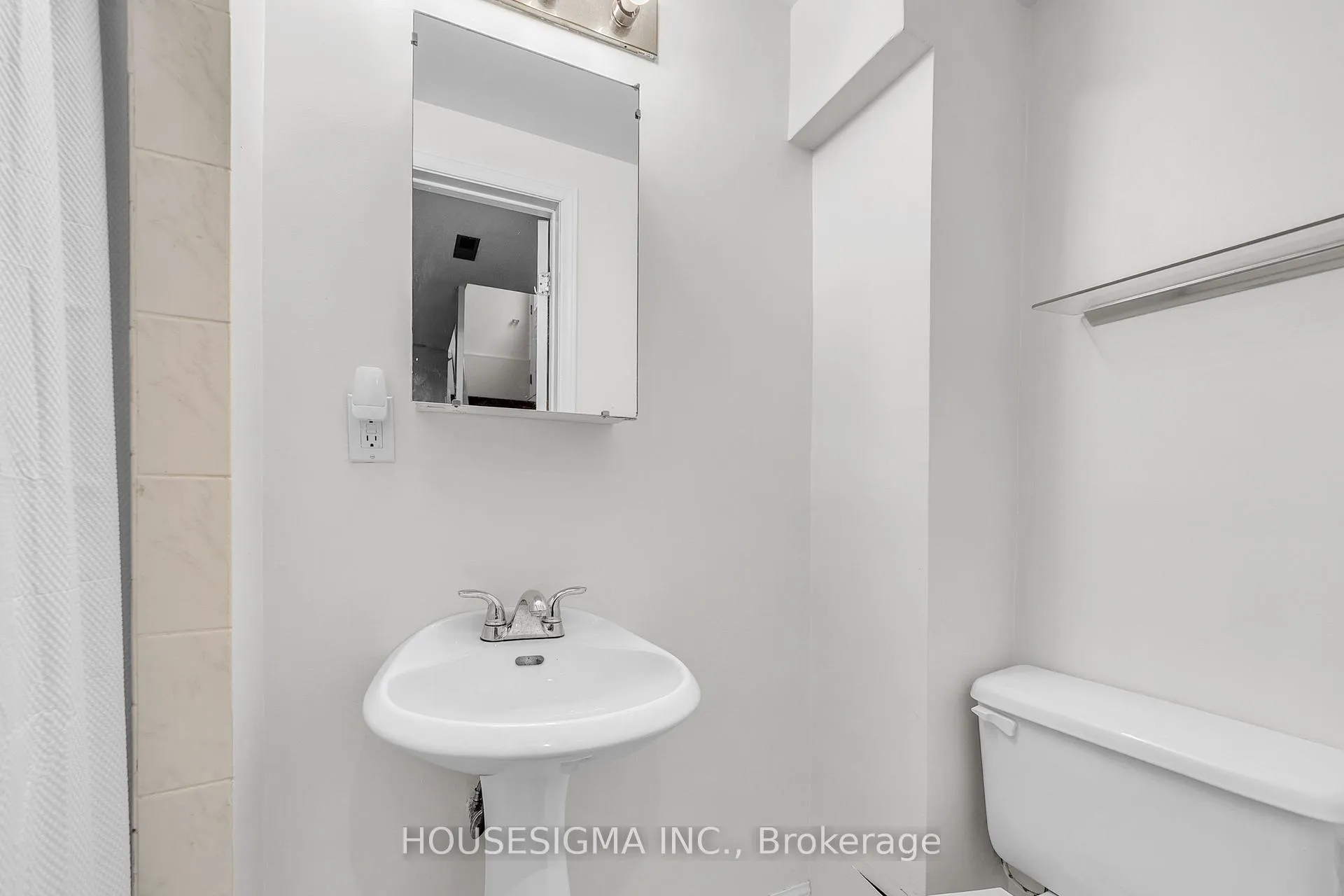 Photo 32 of 353 Brownridge Drive, Vaughan, Brownridge — HOMEH