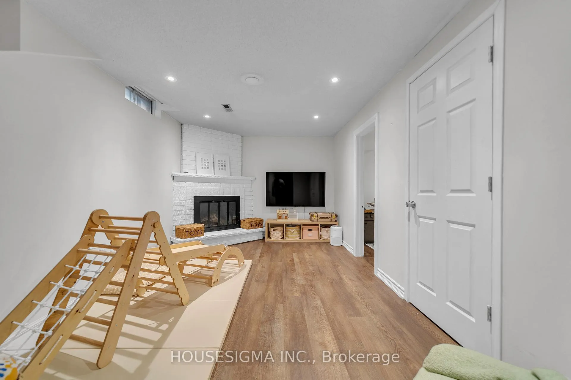 Photo 35 of 353 Brownridge Drive, Vaughan, Brownridge — HOMEH