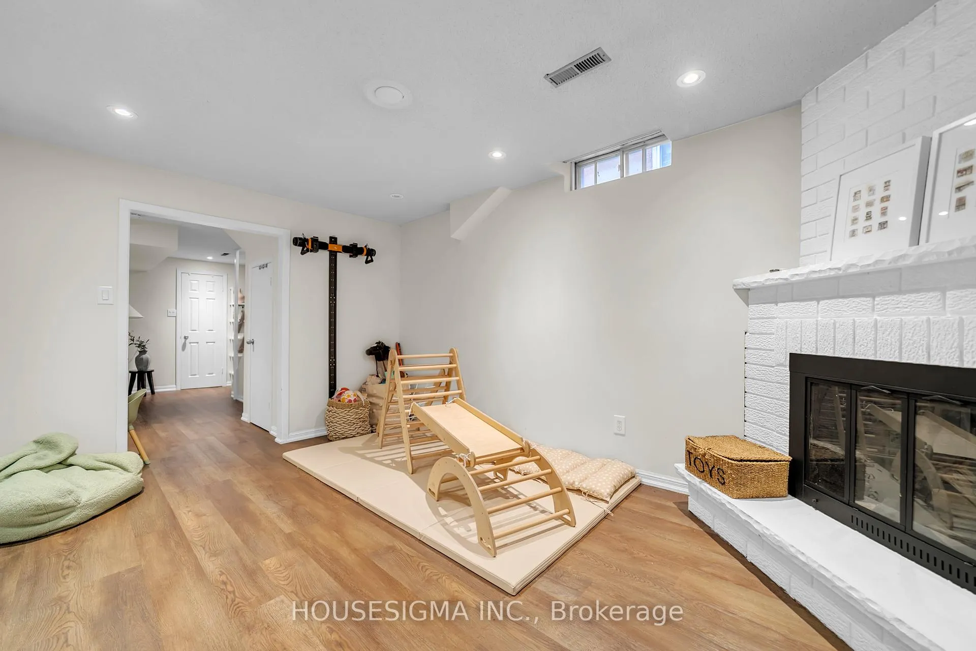 Photo 36 of 353 Brownridge Drive, Vaughan, Brownridge — HOMEH