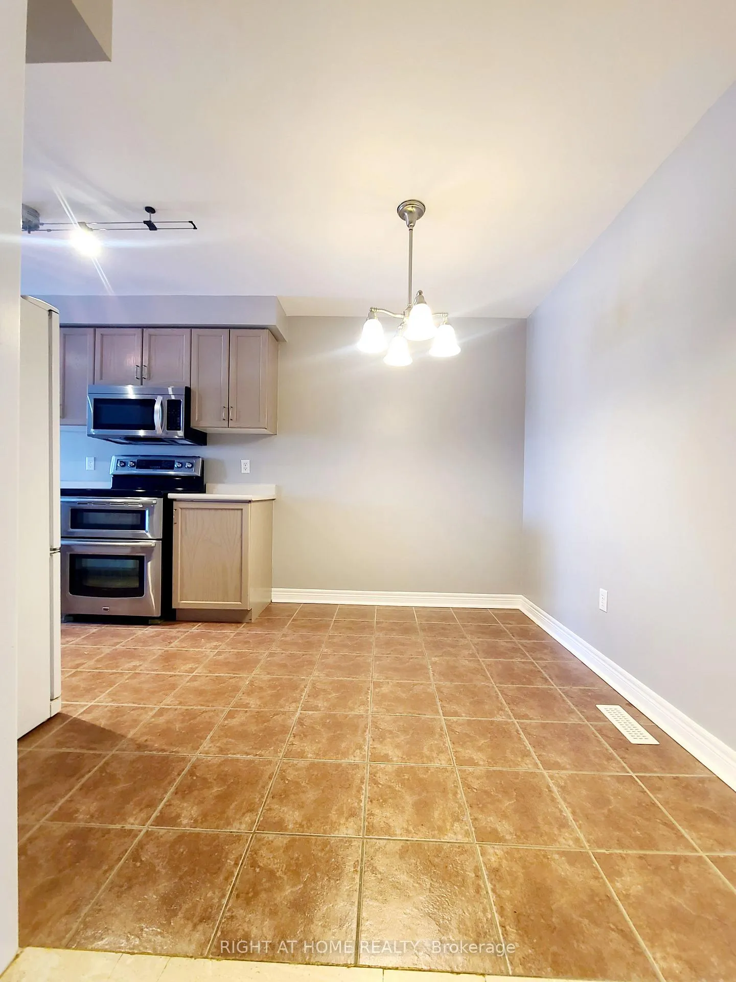 Photo 153 of 99 Snedden Avenue, Aurora, Bayview Wellington — HOMEH