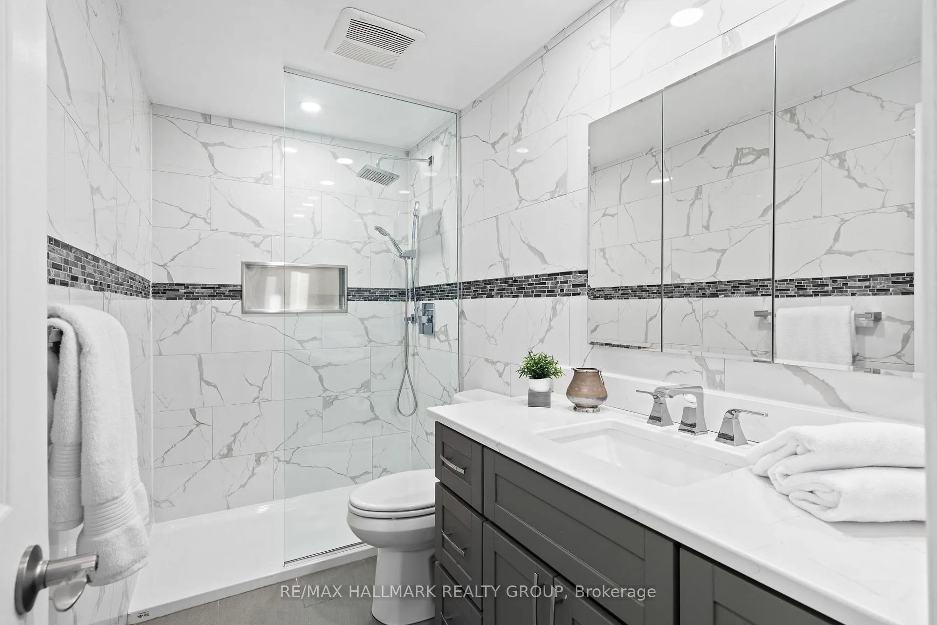 Photo 262 of 68 Valewood Crescent, Ottawa, Blackburn Hamlet — HOMEH