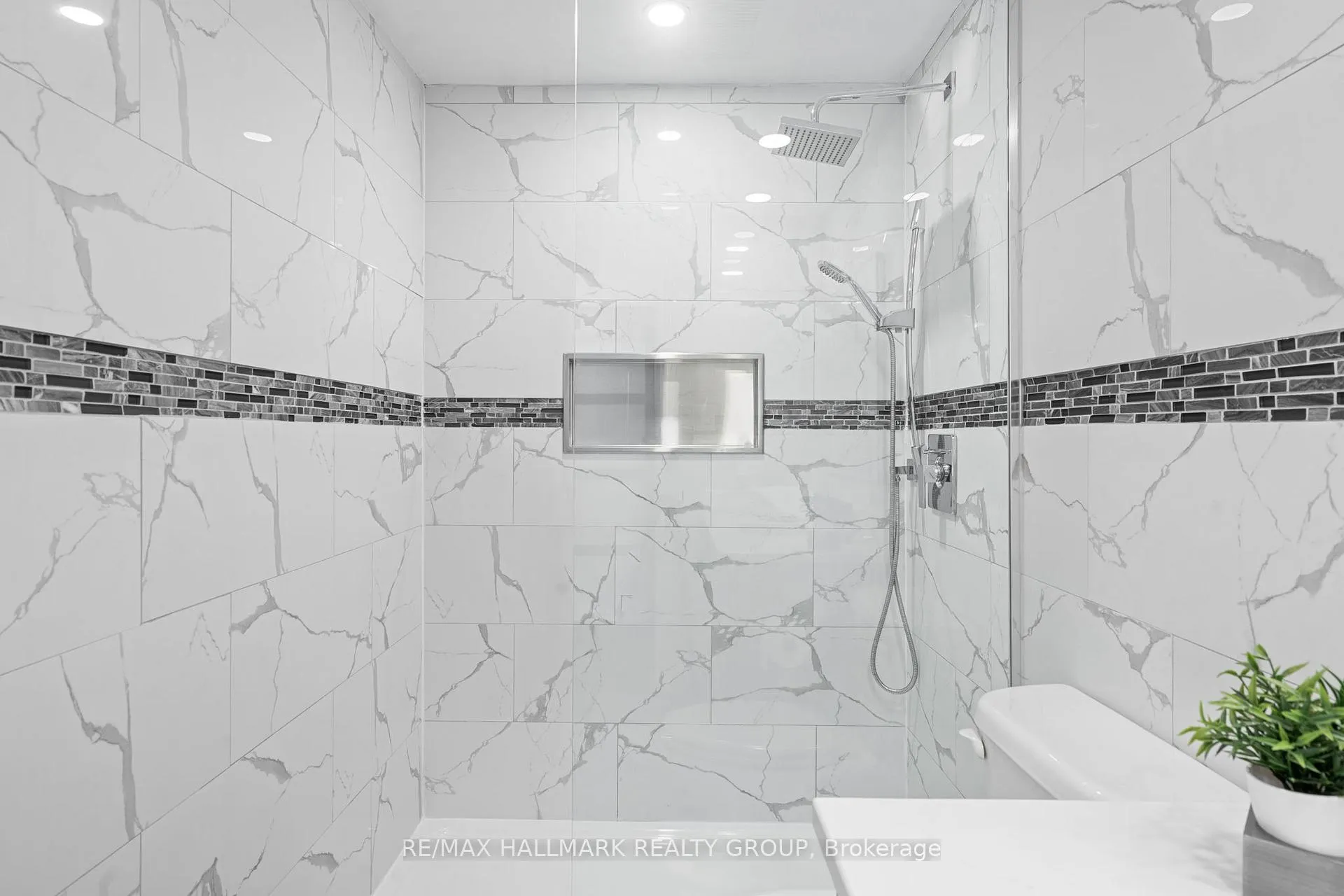 Photo 282 of 68 Valewood Crescent, Ottawa, Blackburn Hamlet — HOMEH