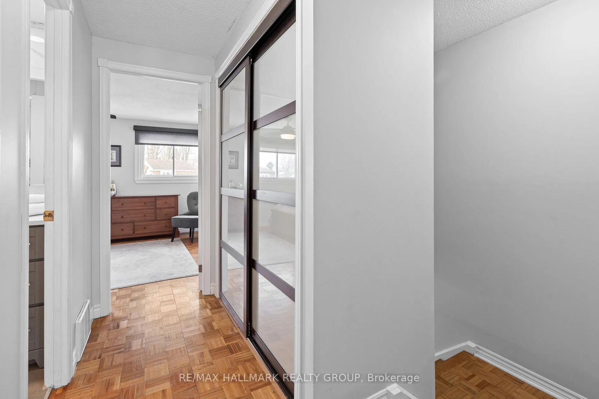 Photo 305 of 68 Valewood Crescent, Ottawa, Blackburn Hamlet — HOMEH