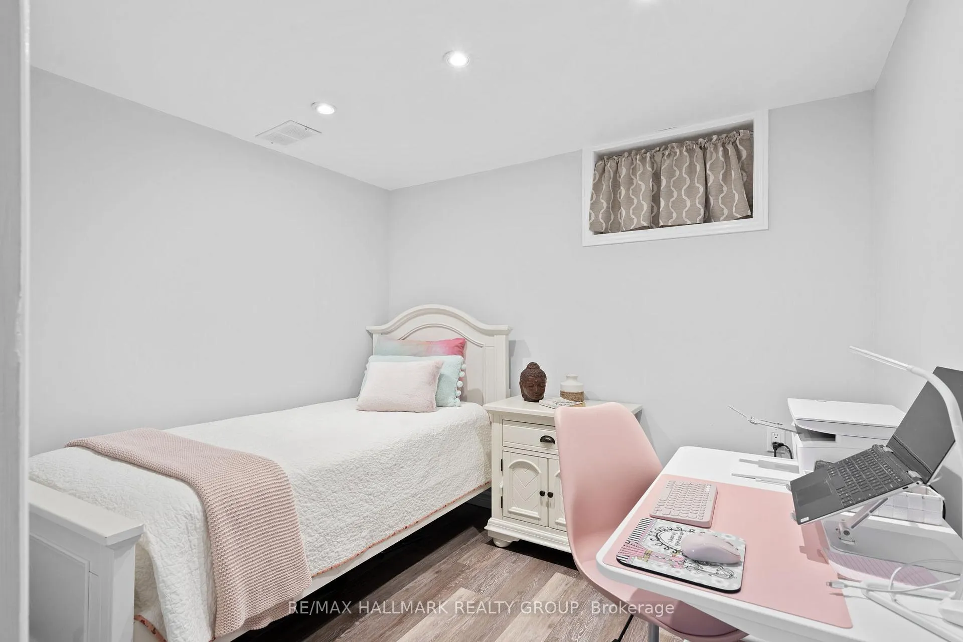 Photo 356 of 68 Valewood Crescent, Ottawa, Blackburn Hamlet — HOMEH