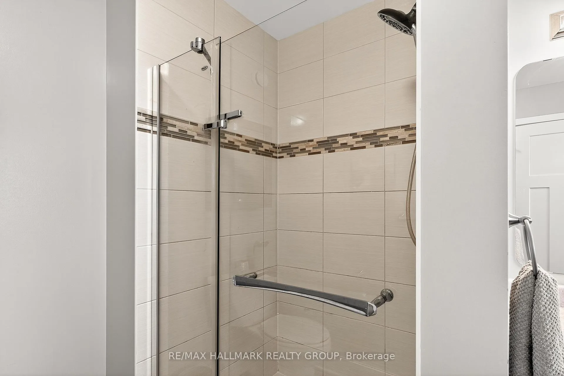 Photo 405 of 332 Gracewood Crescent, Ottawa, Blossom Park/Kemp Park/Findlay Creek — HOMEH