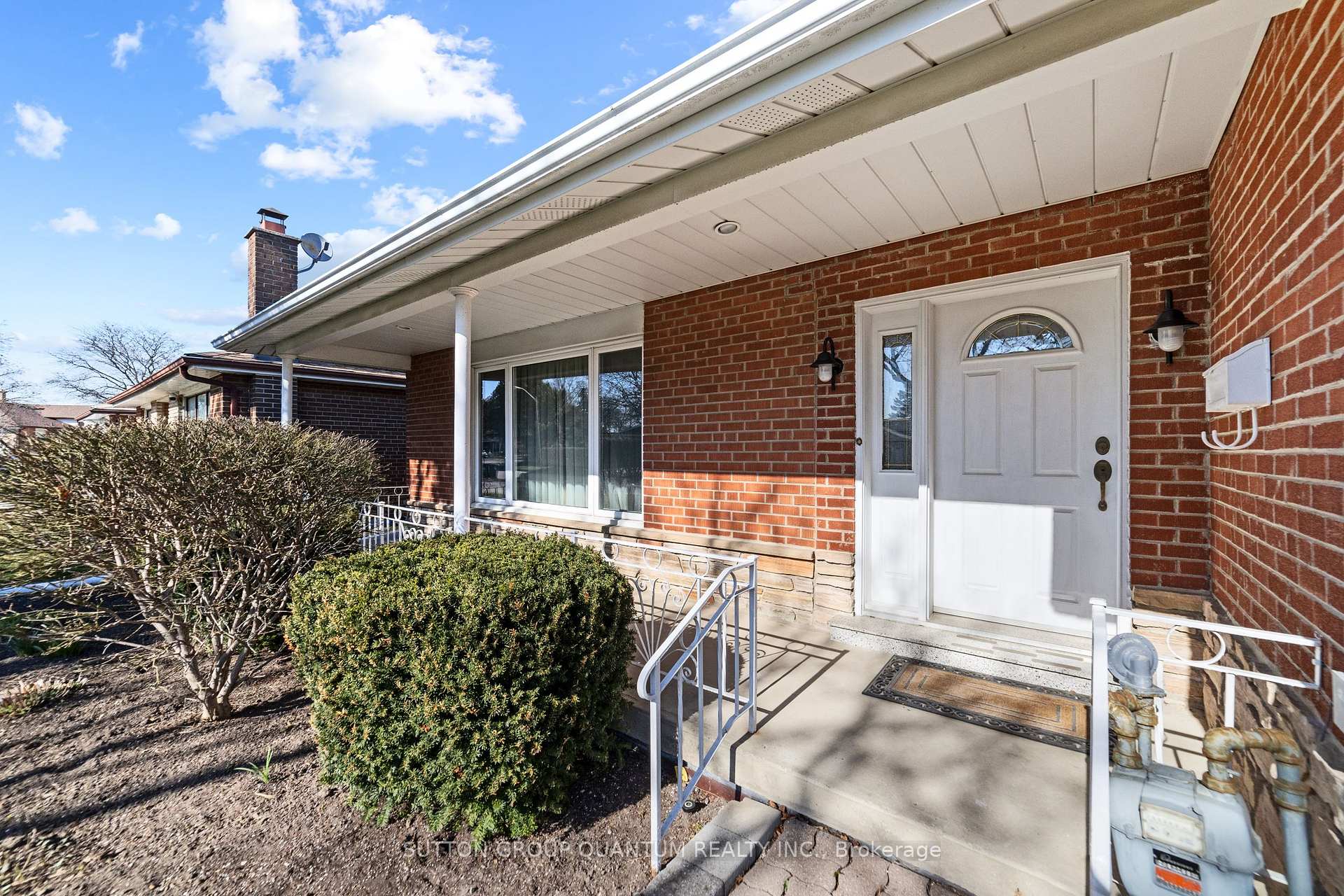 Photo 3 of 37 Farley Crescent, Etobicoke, Willowridge-Martingrove-Richview — HOMEH