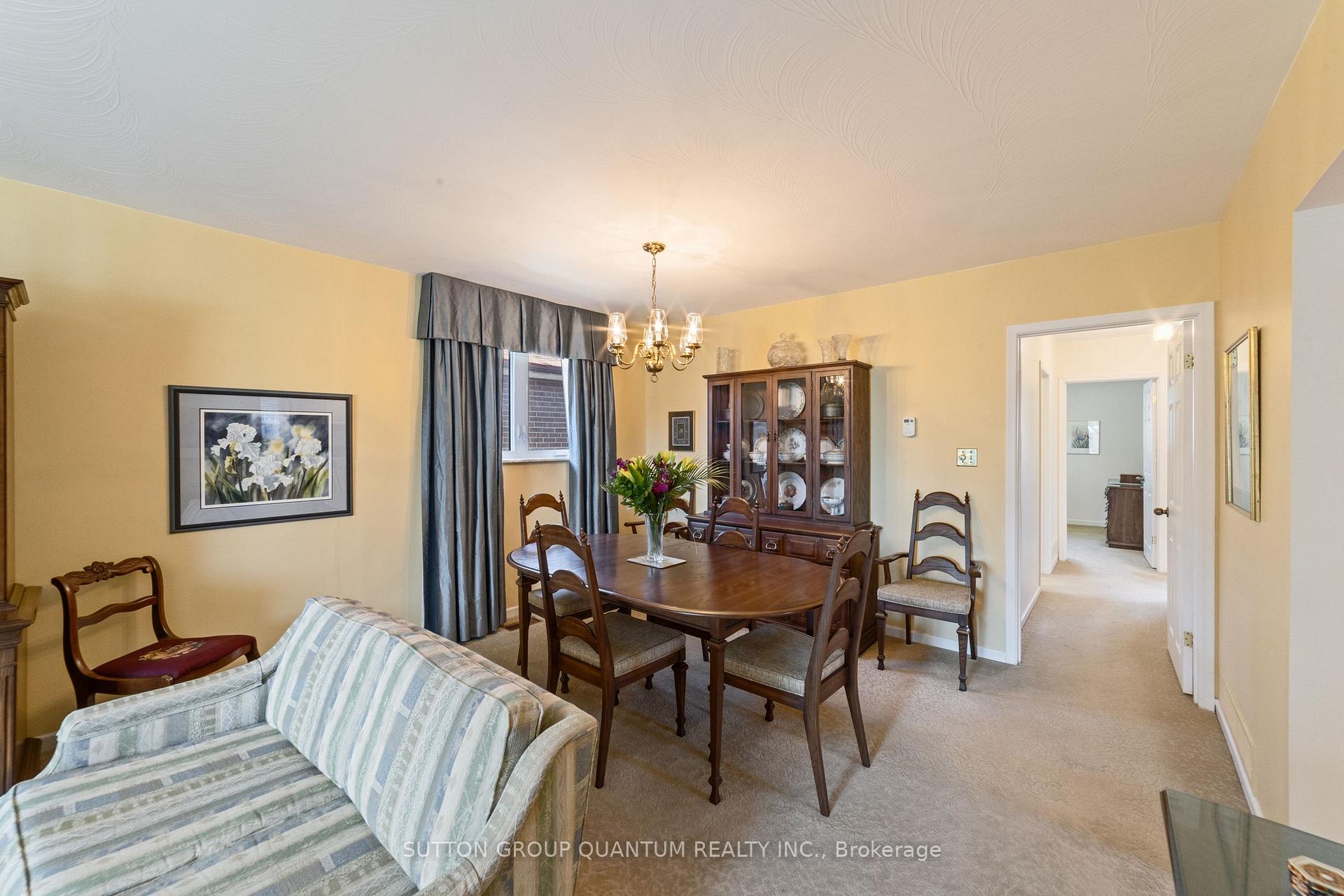 Photo 8 of 37 Farley Crescent, Etobicoke, Willowridge-Martingrove-Richview — HOMEH
