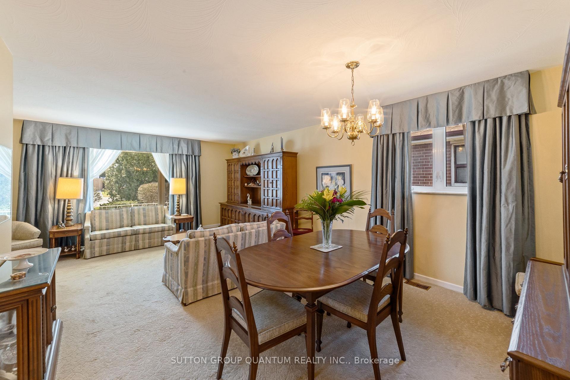 Photo 9 of 37 Farley Crescent, Etobicoke, Willowridge-Martingrove-Richview — HOMEH