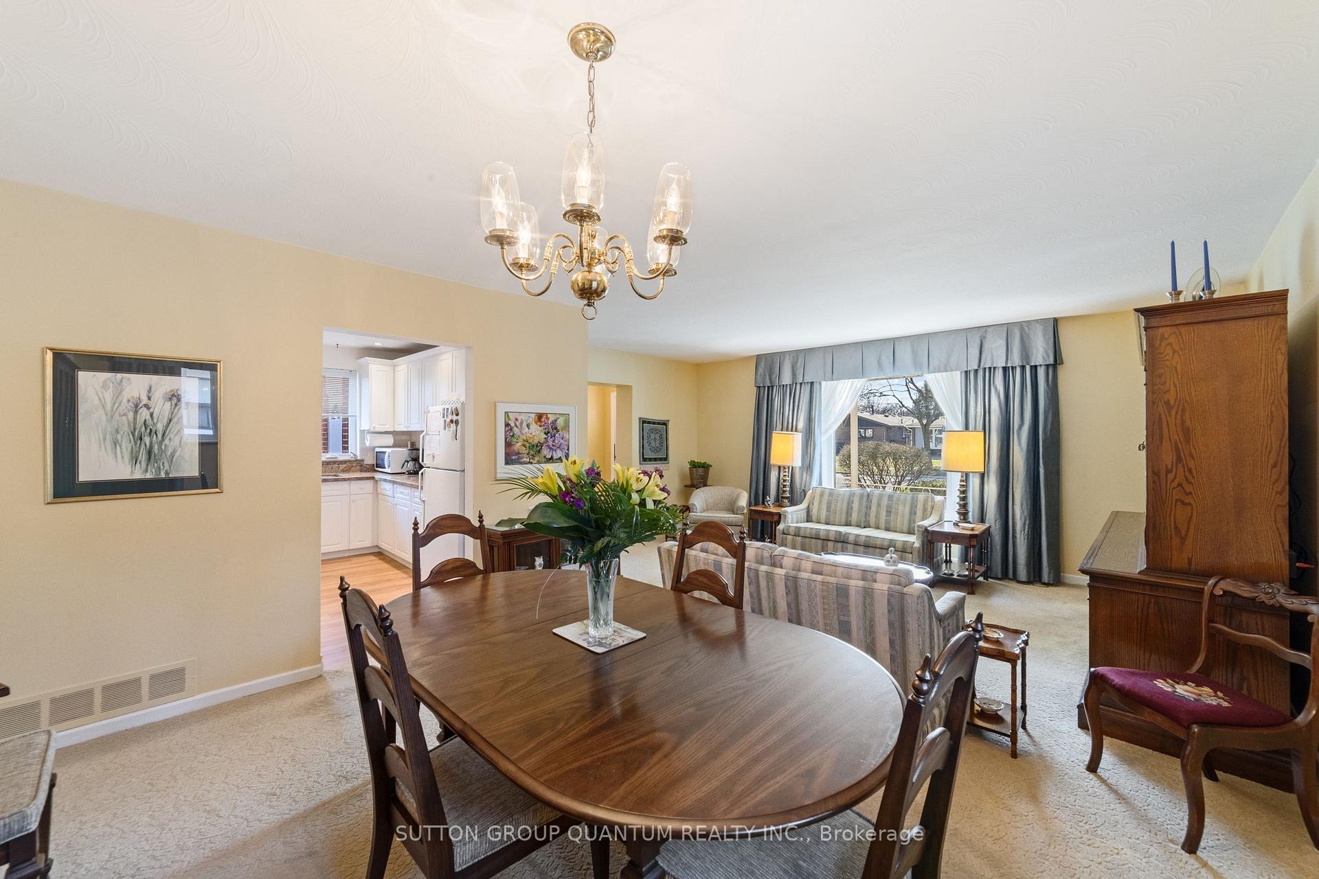 Photo 10 of 37 Farley Crescent, Etobicoke, Willowridge-Martingrove-Richview — HOMEH