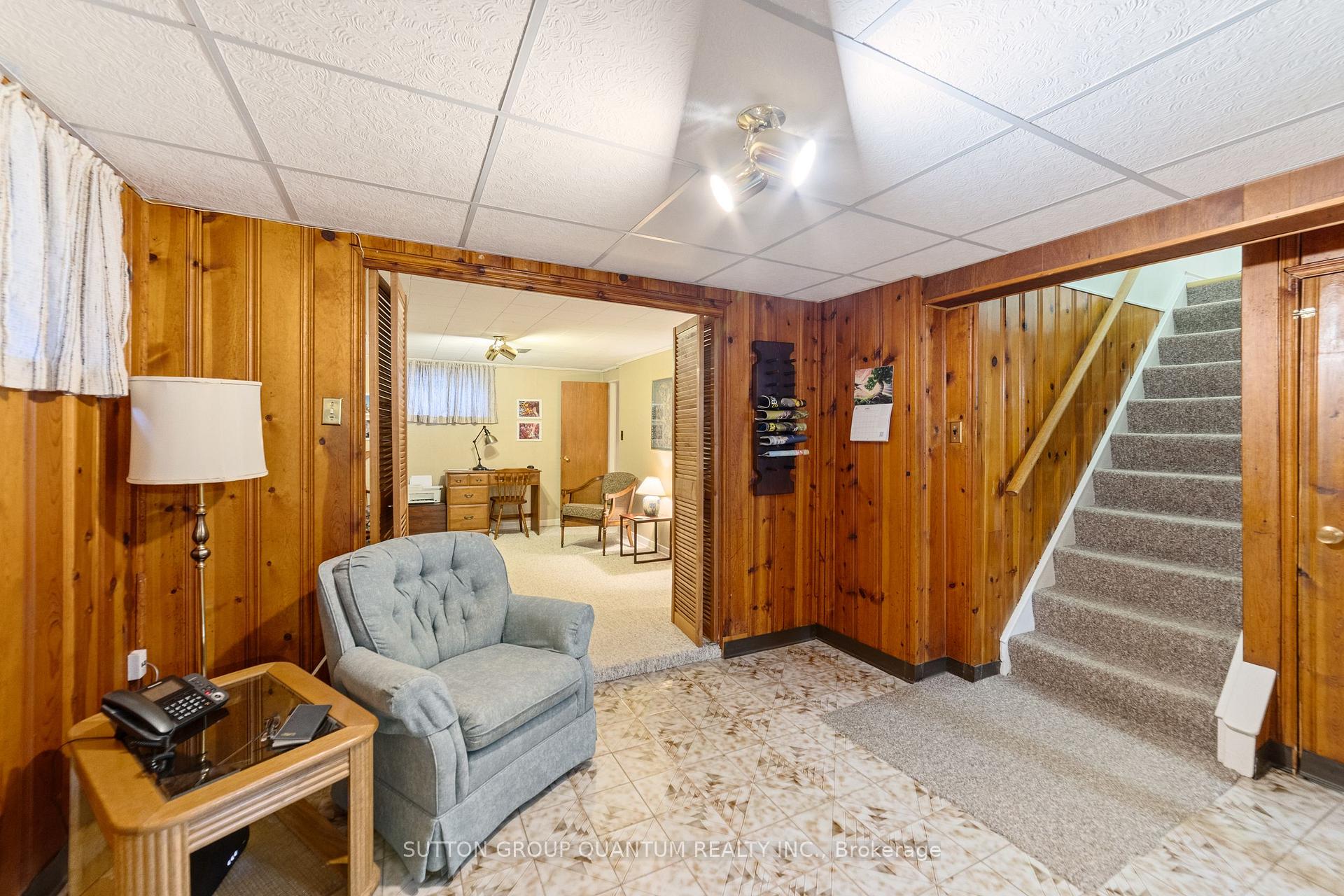 Photo 19 of 37 Farley Crescent, Etobicoke, Willowridge-Martingrove-Richview — HOMEH
