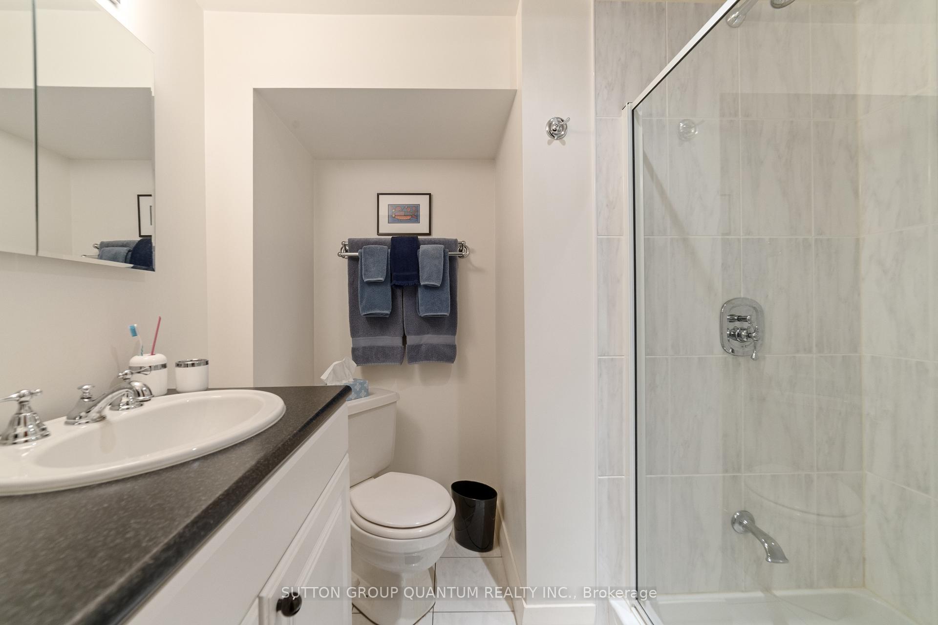 Photo 27 of 37 Farley Crescent, Etobicoke, Willowridge-Martingrove-Richview — HOMEH