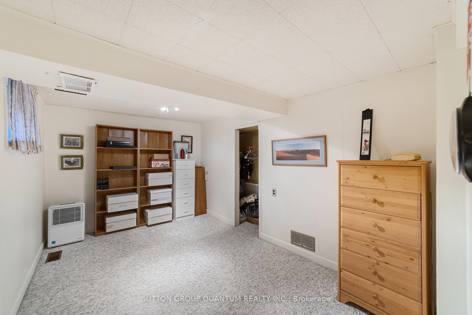 Photo 28 of 37 Farley Crescent, Etobicoke, Willowridge-Martingrove-Richview — HOMEH