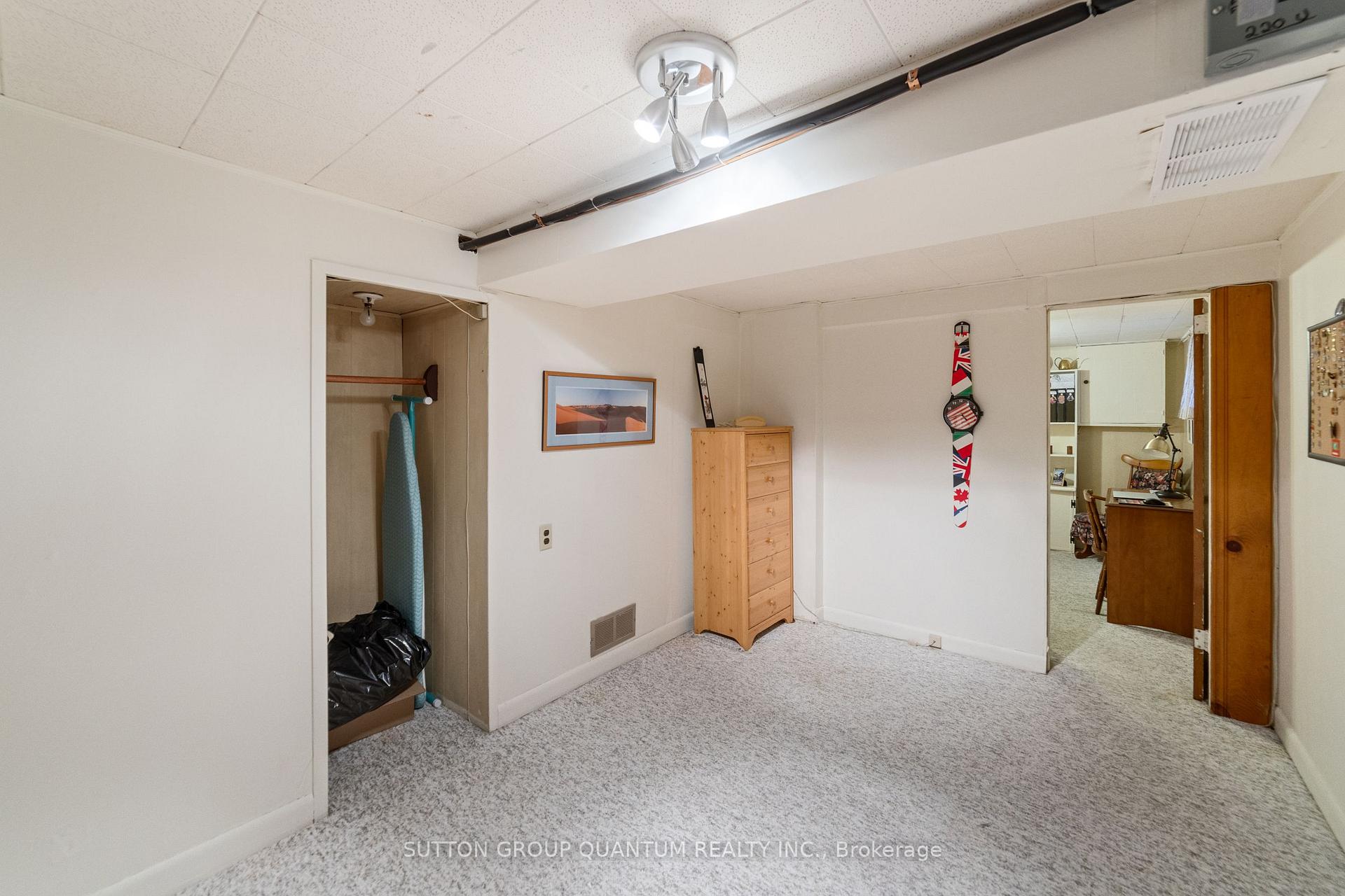 Photo 29 of 37 Farley Crescent, Etobicoke, Willowridge-Martingrove-Richview — HOMEH