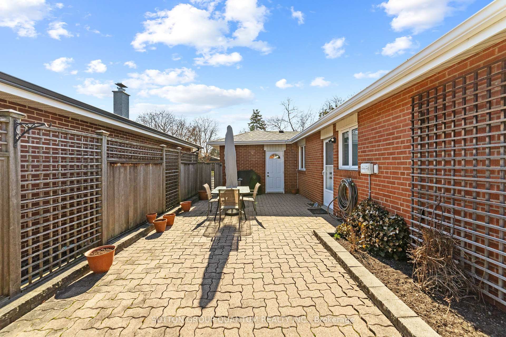 Photo 32 of 37 Farley Crescent, Etobicoke, Willowridge-Martingrove-Richview — HOMEH