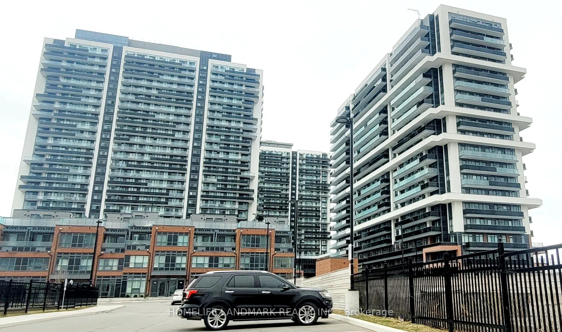 Photo of Unit 724, 2545 Simcoe Street N