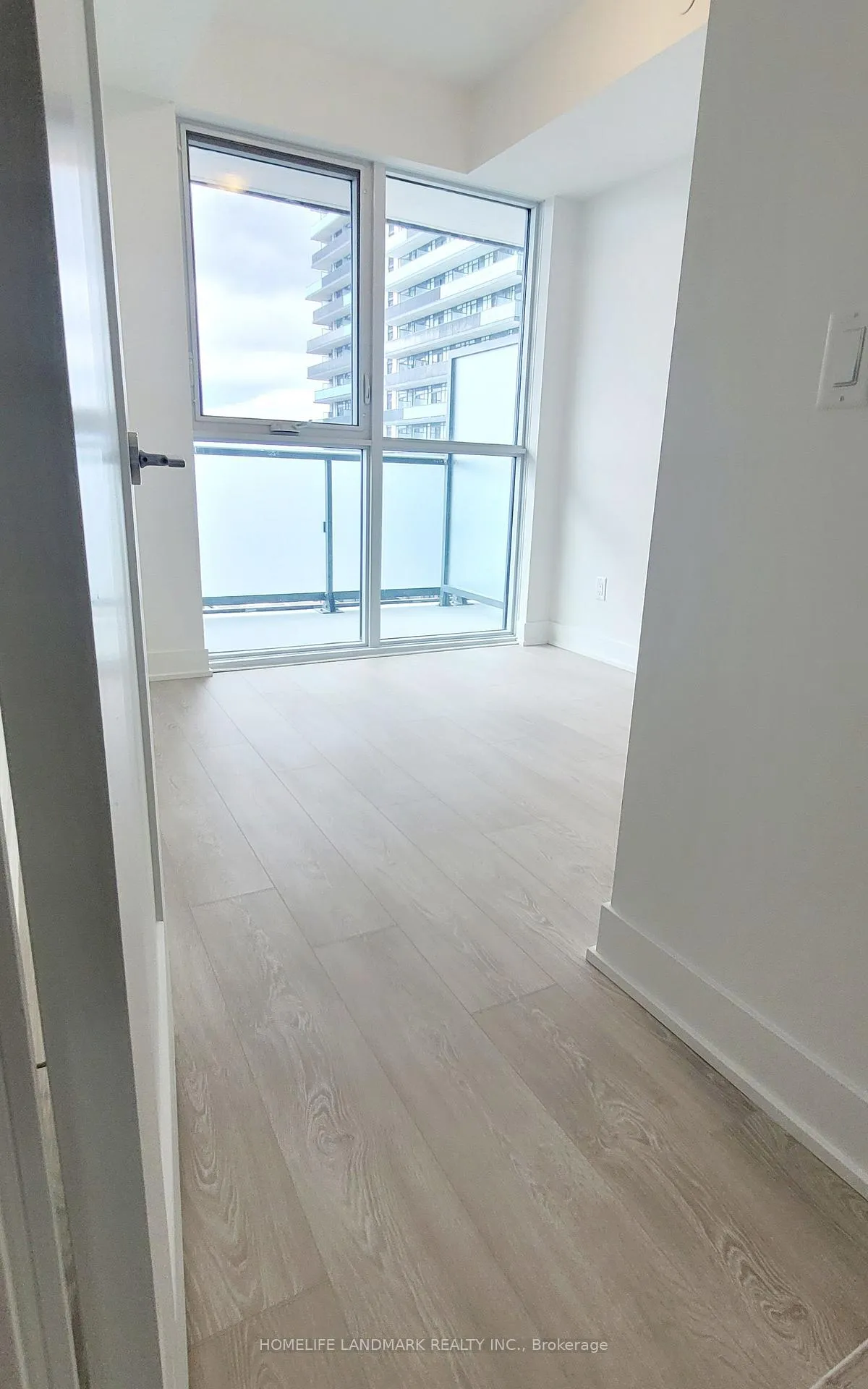 Photo 4 of Unit 724, 2545 Simcoe Street N, Oshawa, Windfields — HOMEH