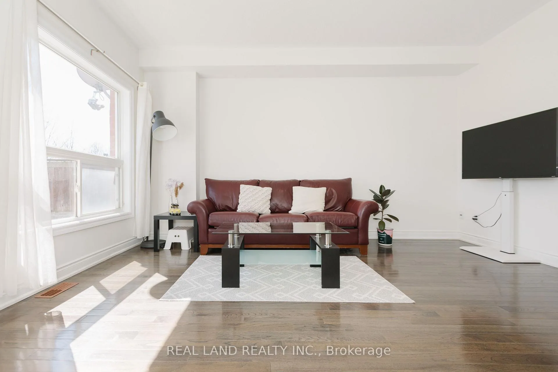 Photo 8 of 22 Loring Doolittle Court, Aurora, Aurora Village — HOMEH