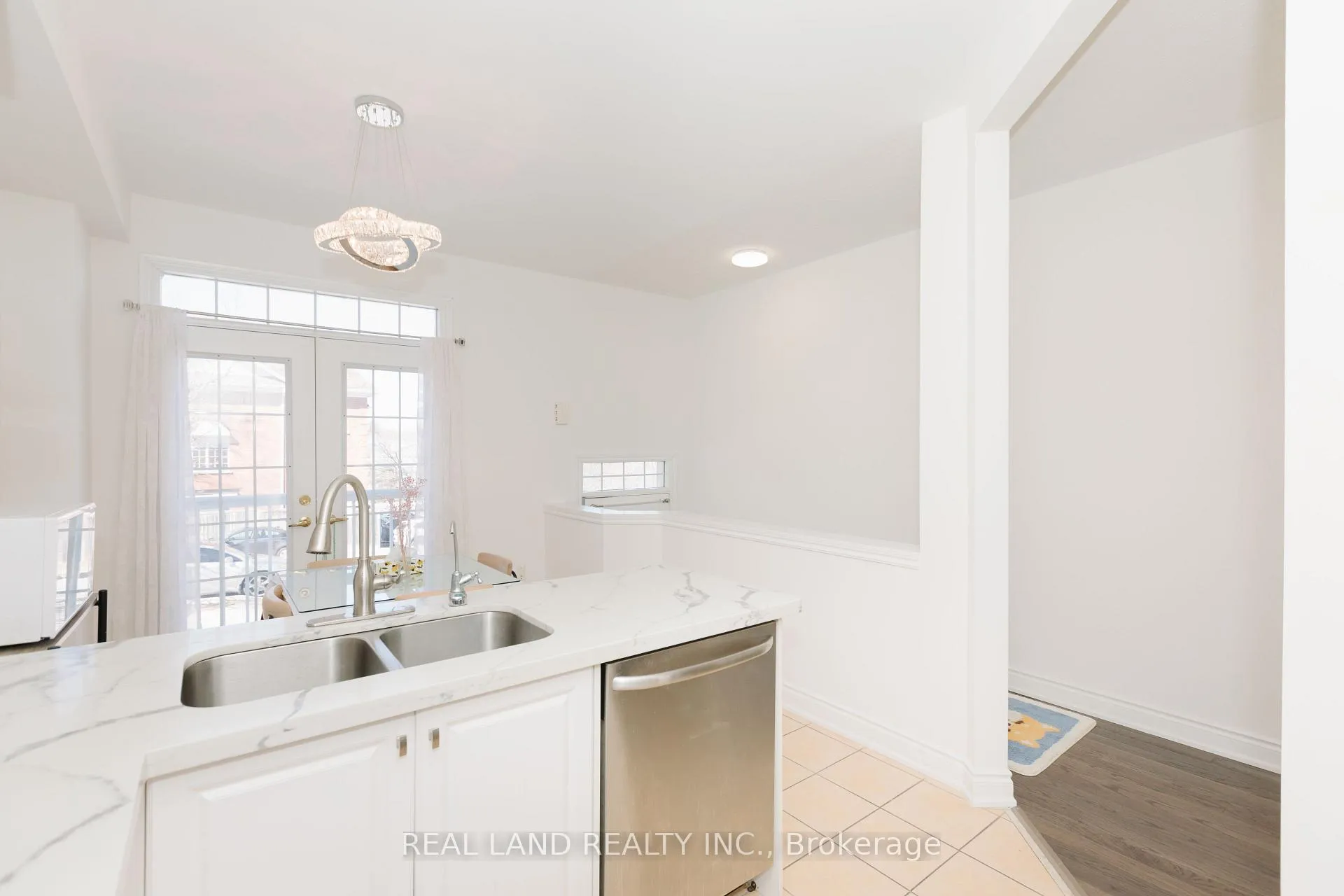 Photo 10 of 22 Loring Doolittle Court, Aurora, Aurora Village — HOMEH