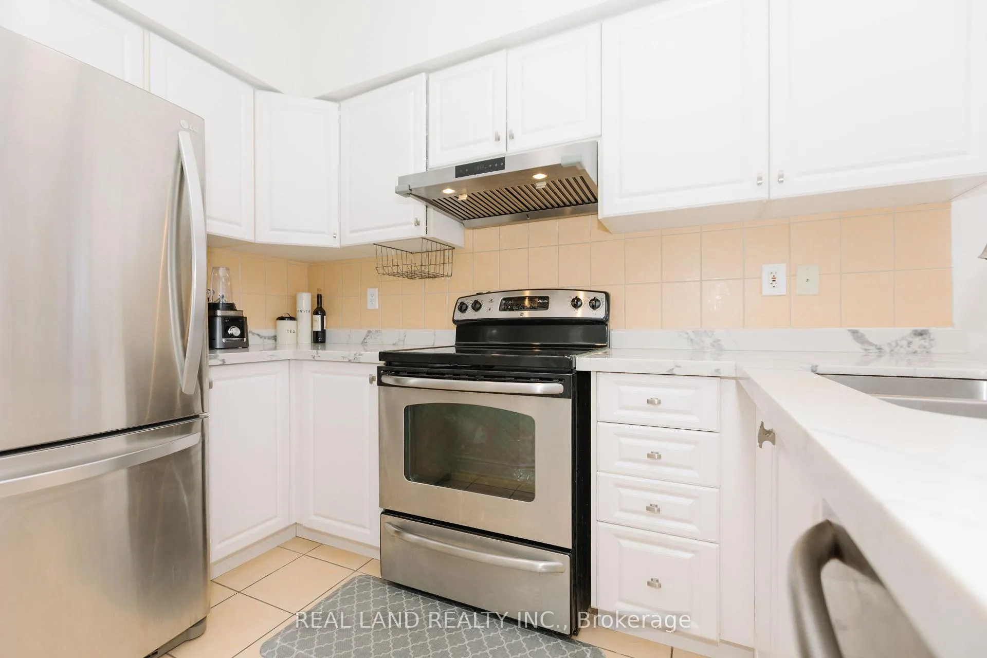Photo 11 of 22 Loring Doolittle Court, Aurora, Aurora Village — HOMEH