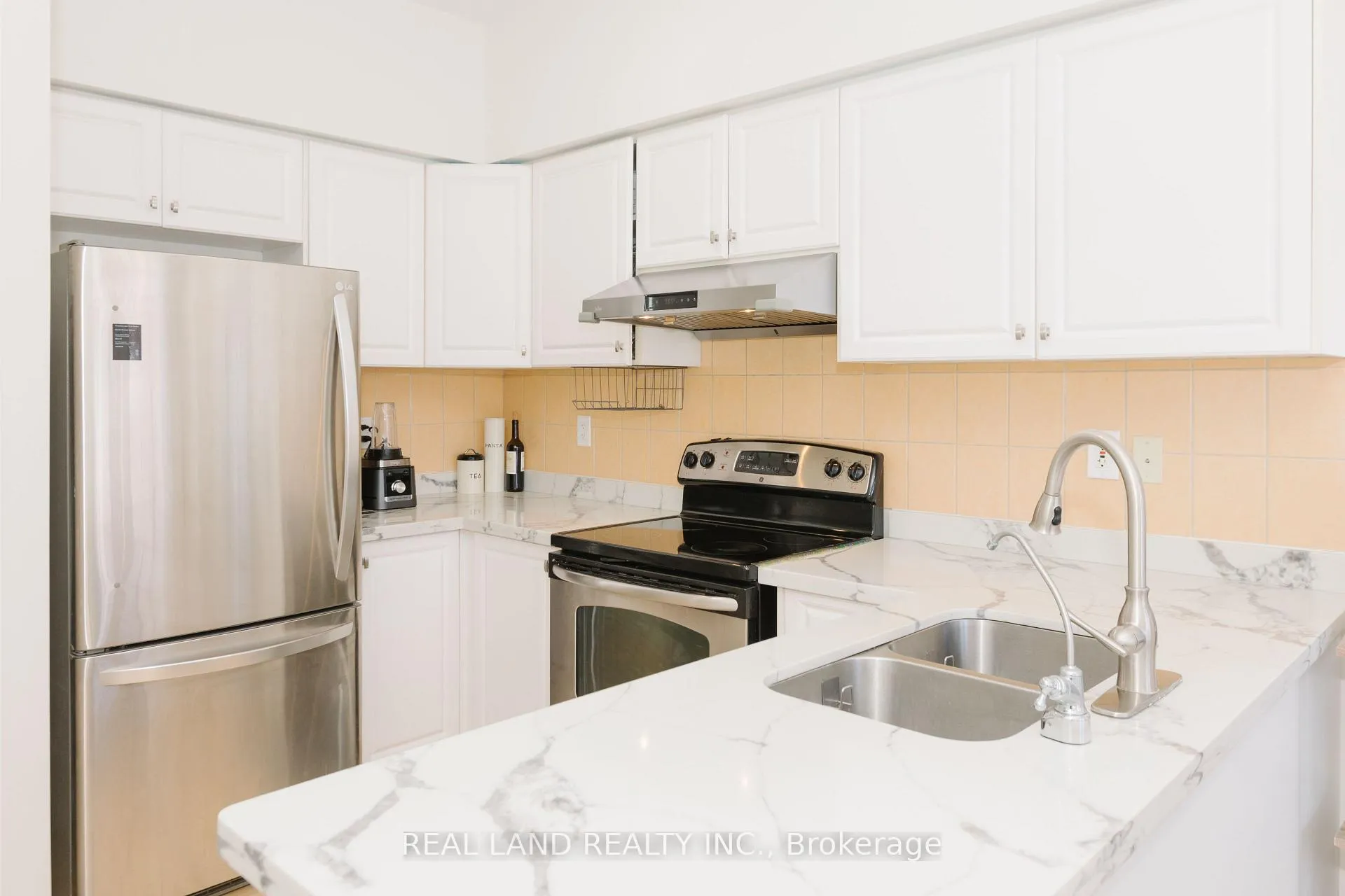 Photo 12 of 22 Loring Doolittle Court, Aurora, Aurora Village — HOMEH