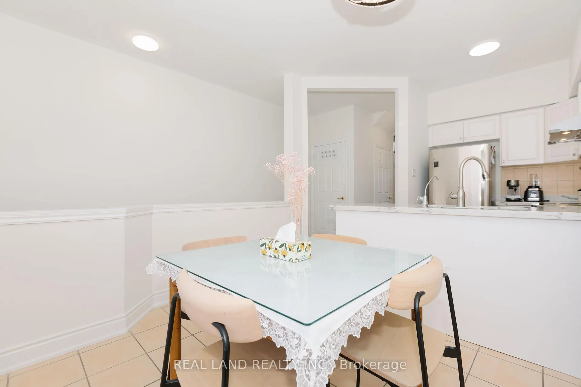 Photo 14 of 22 Loring Doolittle Court, Aurora, Aurora Village — HOMEH