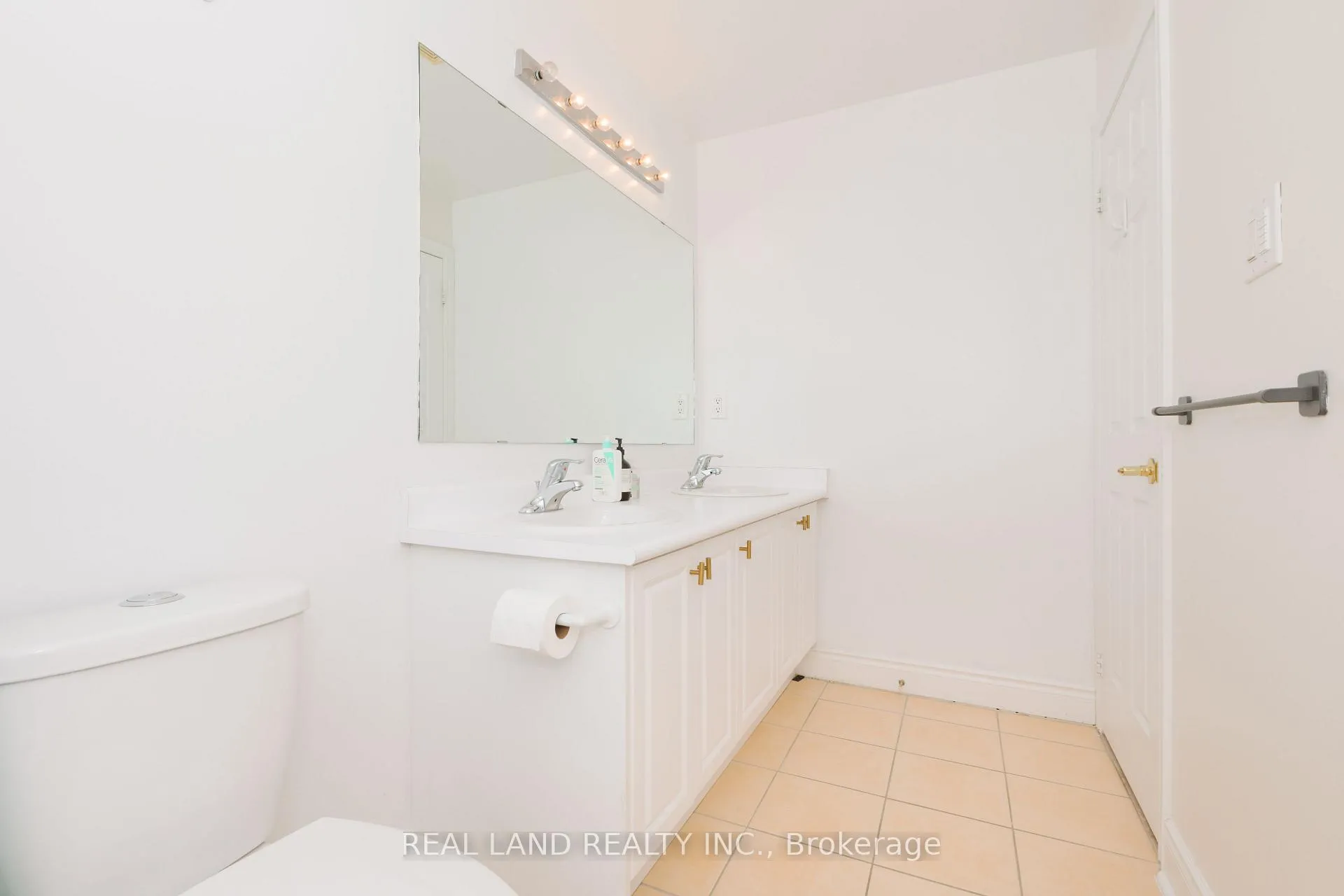 Photo 18 of 22 Loring Doolittle Court, Aurora, Aurora Village — HOMEH