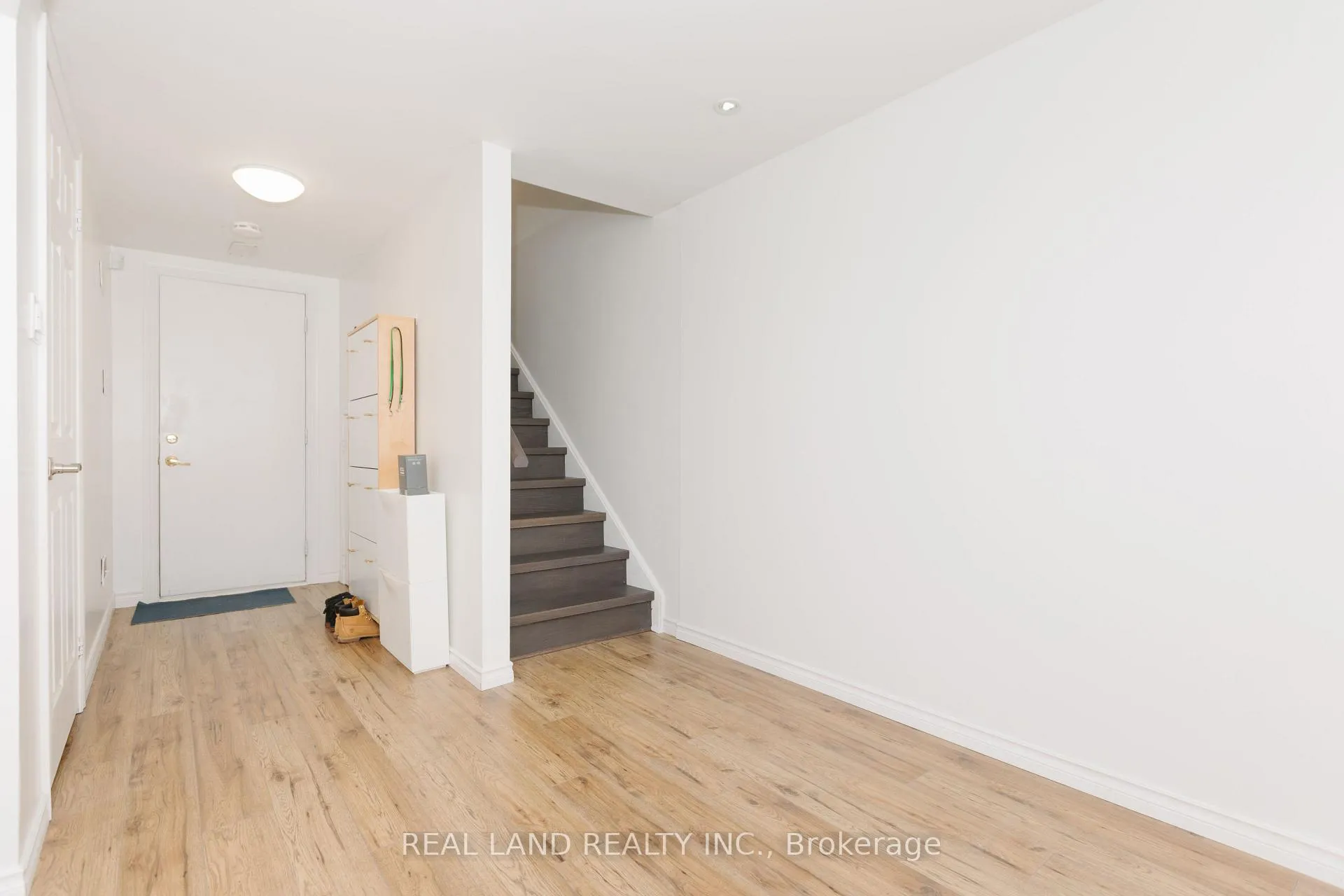 Photo 37 of 22 Loring Doolittle Court, Aurora, Aurora Village — HOMEH