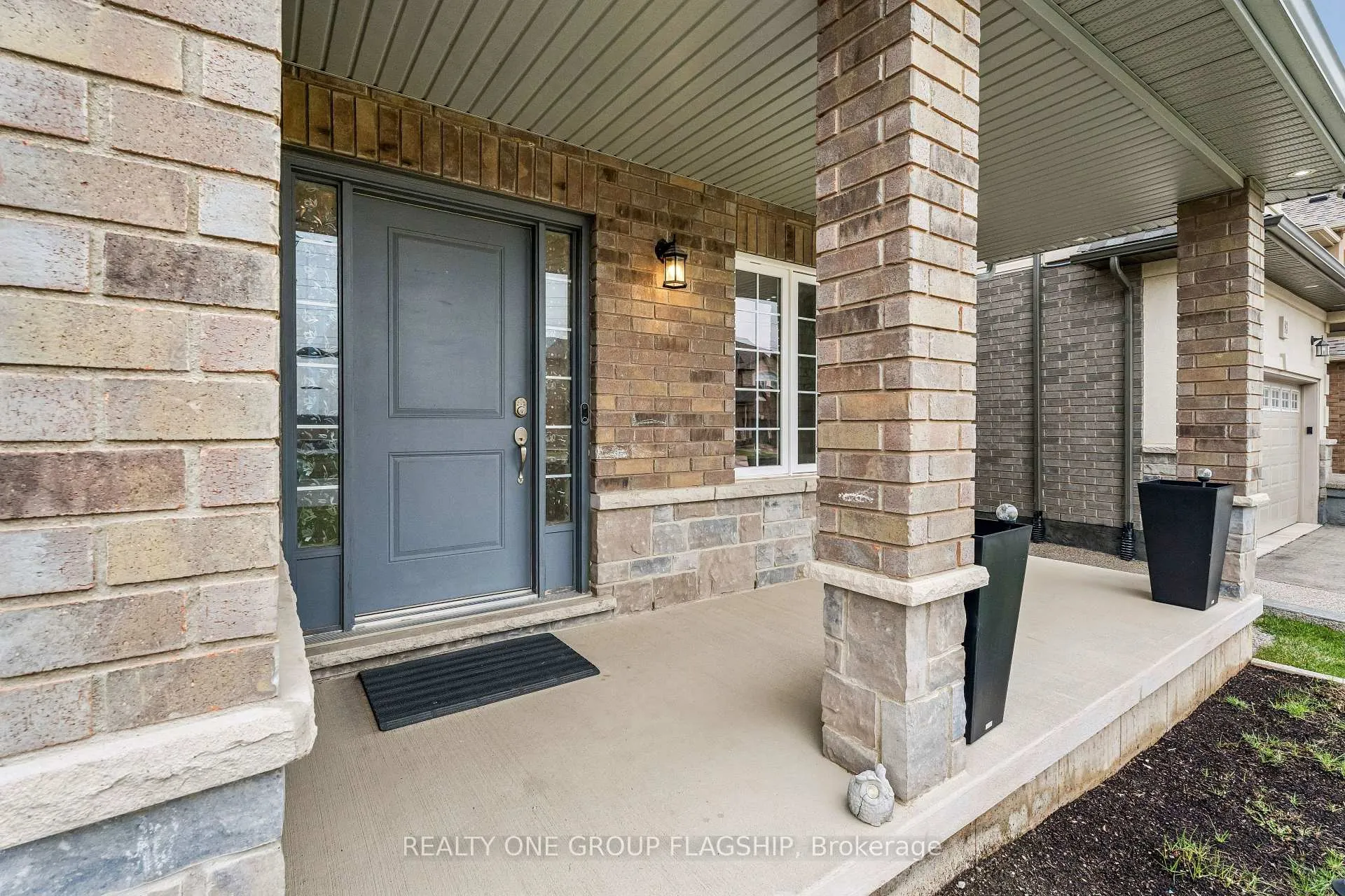 Photo 3 of 87 Dolomiti Court, Hamilton, Rural Glanbrook — HOMEH