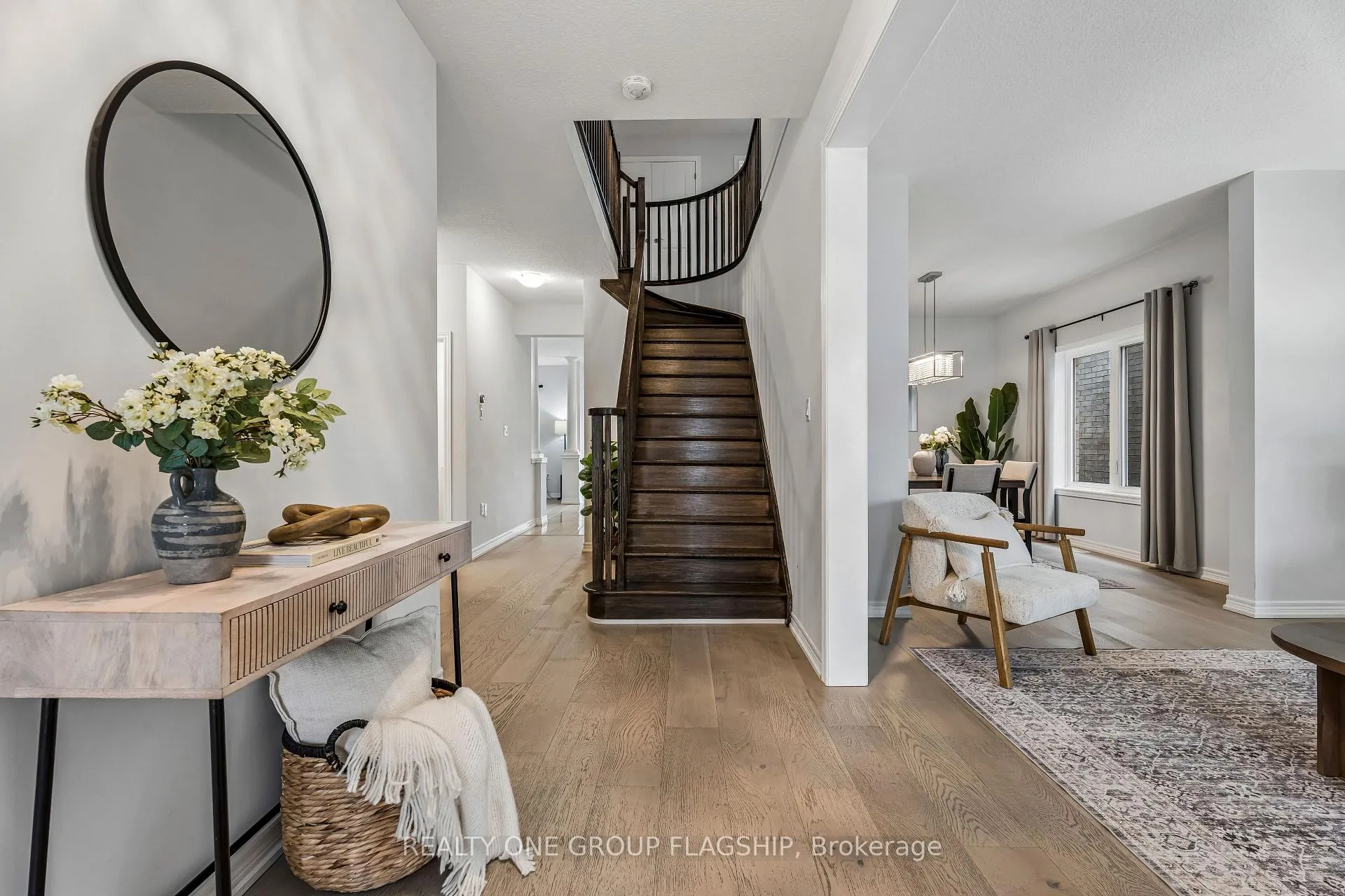 Photo 4 of 87 Dolomiti Court, Hamilton, Rural Glanbrook — HOMEH