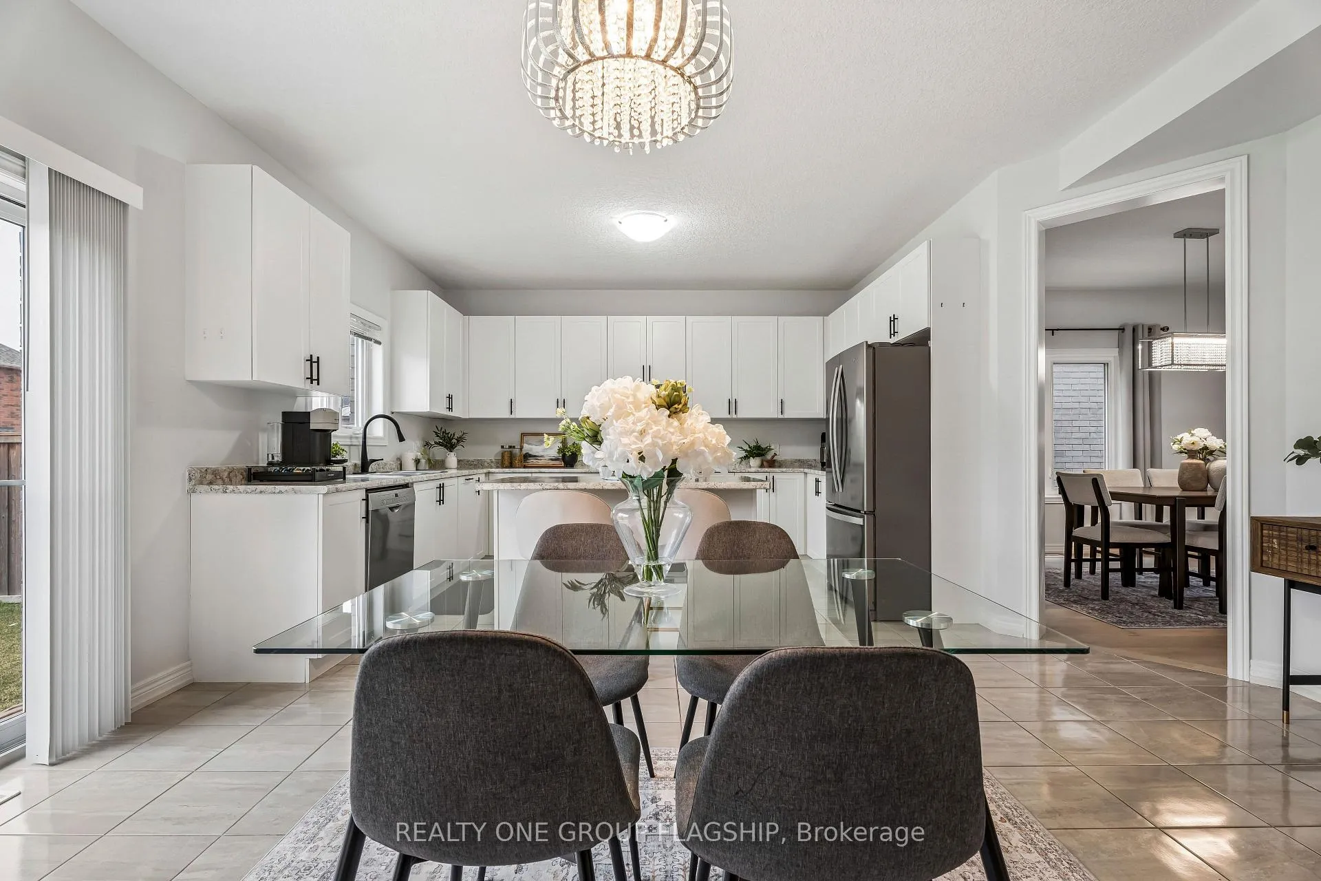 Photo 8 of 87 Dolomiti Court, Hamilton, Rural Glanbrook — HOMEH