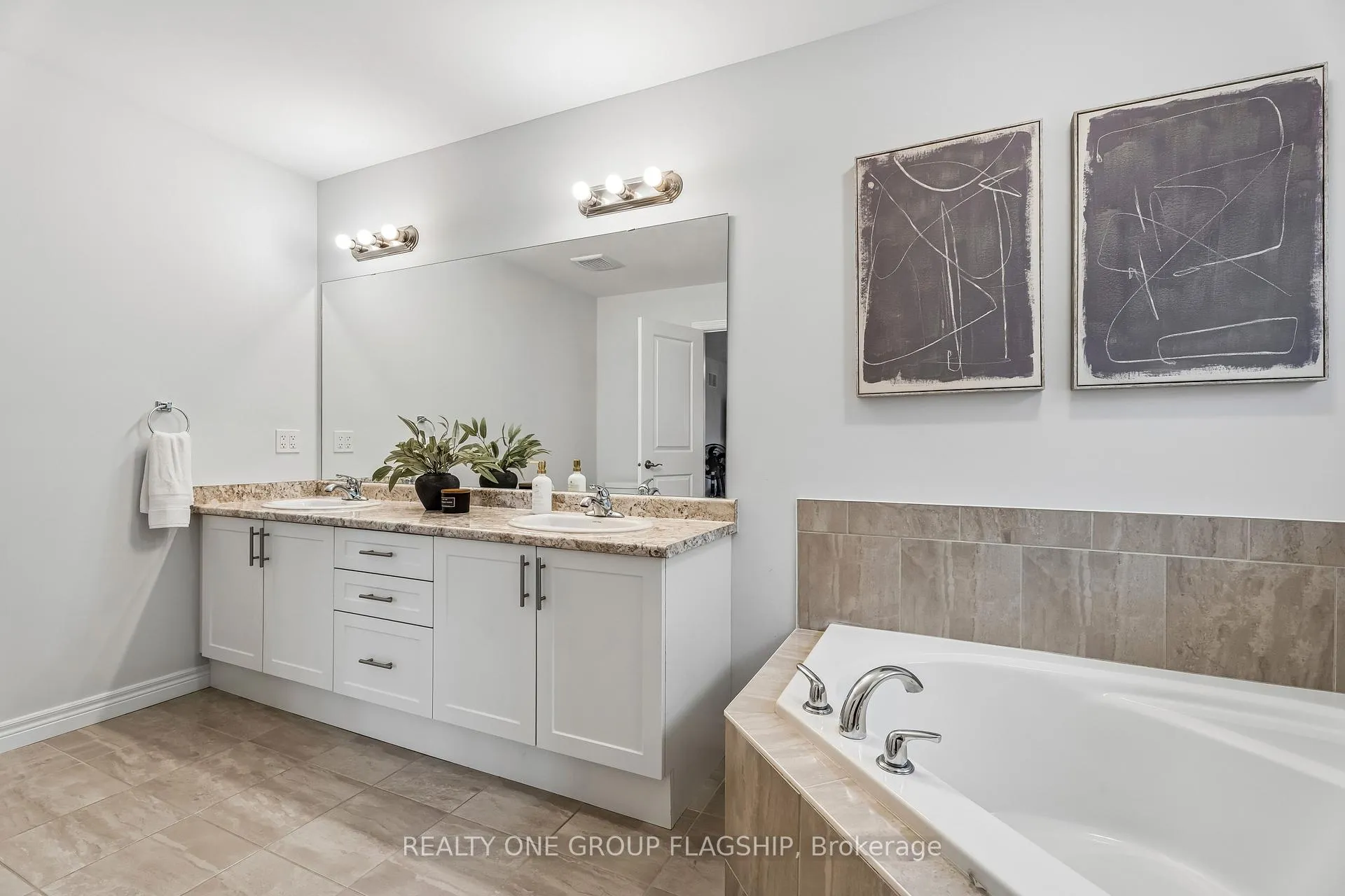 Photo 22 of 87 Dolomiti Court, Hamilton, Rural Glanbrook — HOMEH