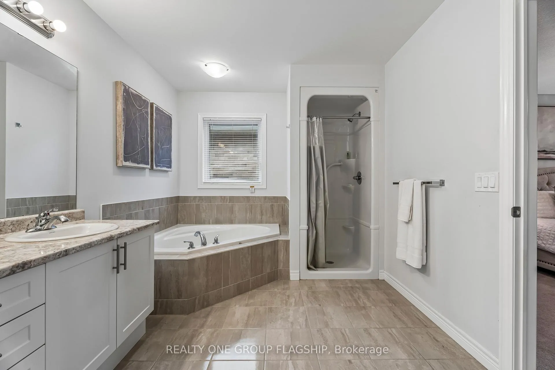 Photo 23 of 87 Dolomiti Court, Hamilton, Rural Glanbrook — HOMEH
