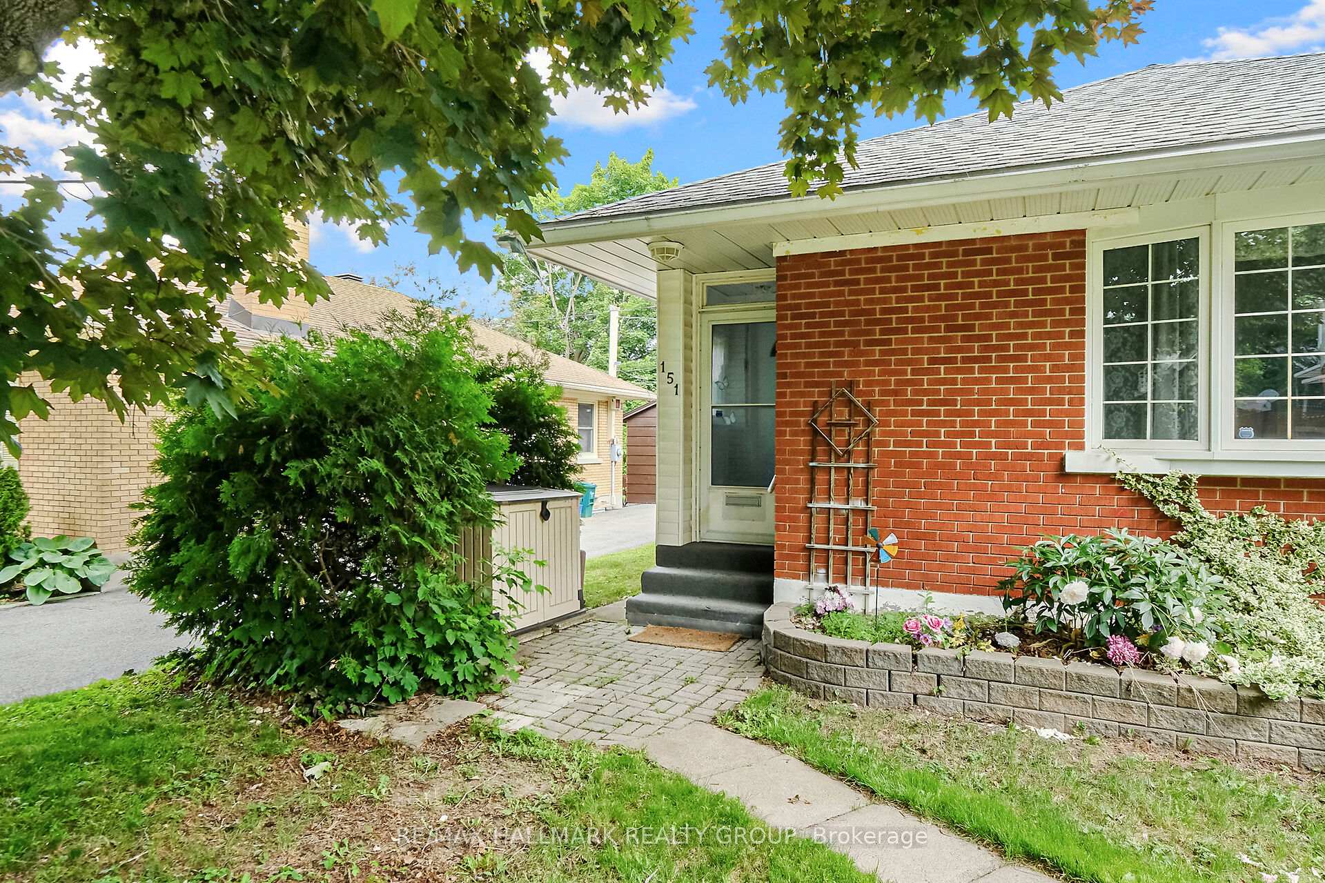 Photo 2 of 151 Fanshaw Avenue, Ottawa, Applewood Acres — HOMEH