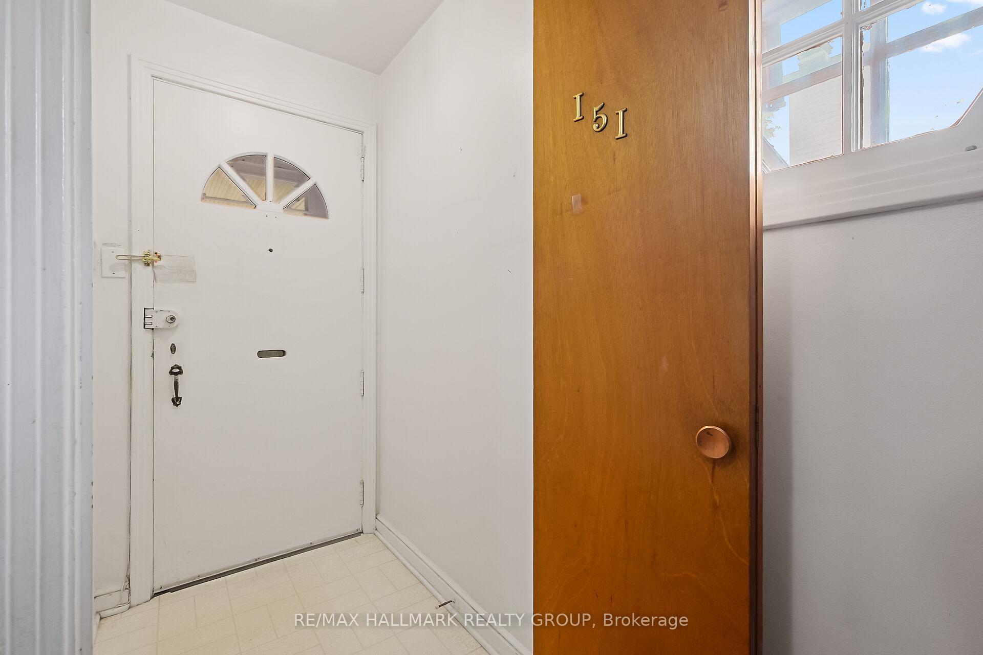 Photo 4 of 151 Fanshaw Avenue, Ottawa, Applewood Acres — HOMEH