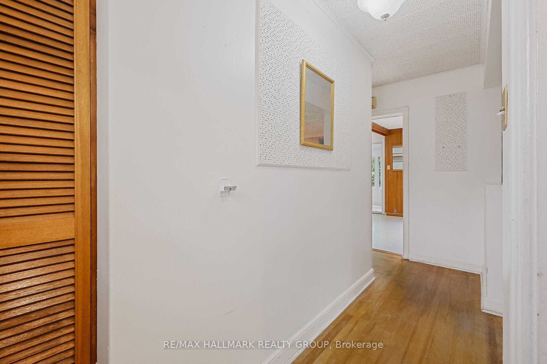 Photo 3 of 151 Fanshaw Avenue, Ottawa, Applewood Acres — HOMEH