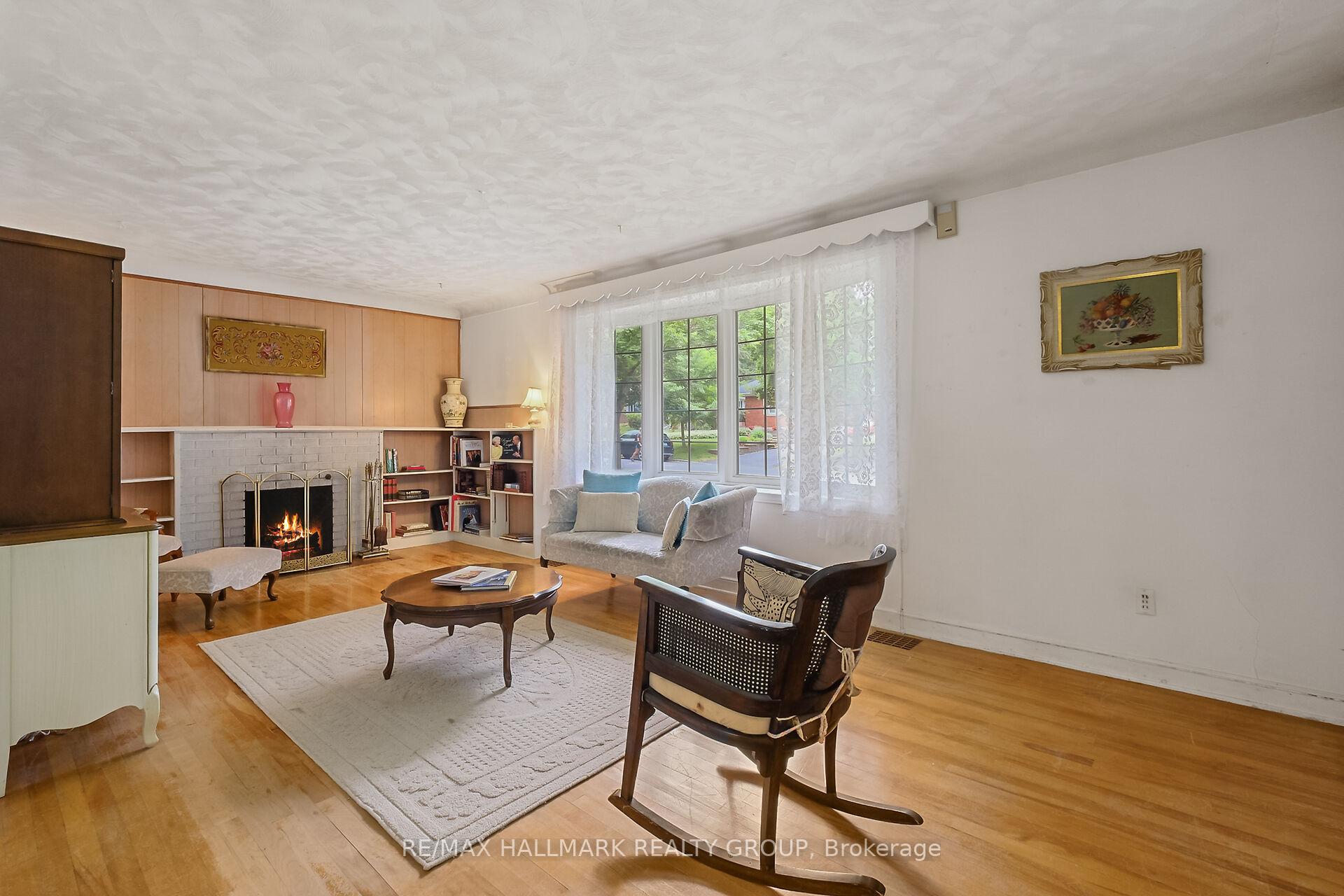 Photo 5 of 151 Fanshaw Avenue, Ottawa, Applewood Acres — HOMEH