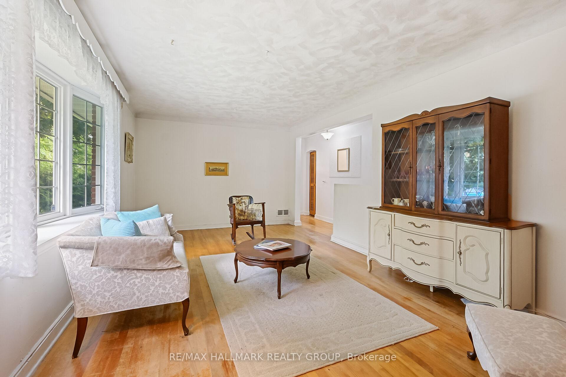 Photo 8 of 151 Fanshaw Avenue, Ottawa, Applewood Acres — HOMEH