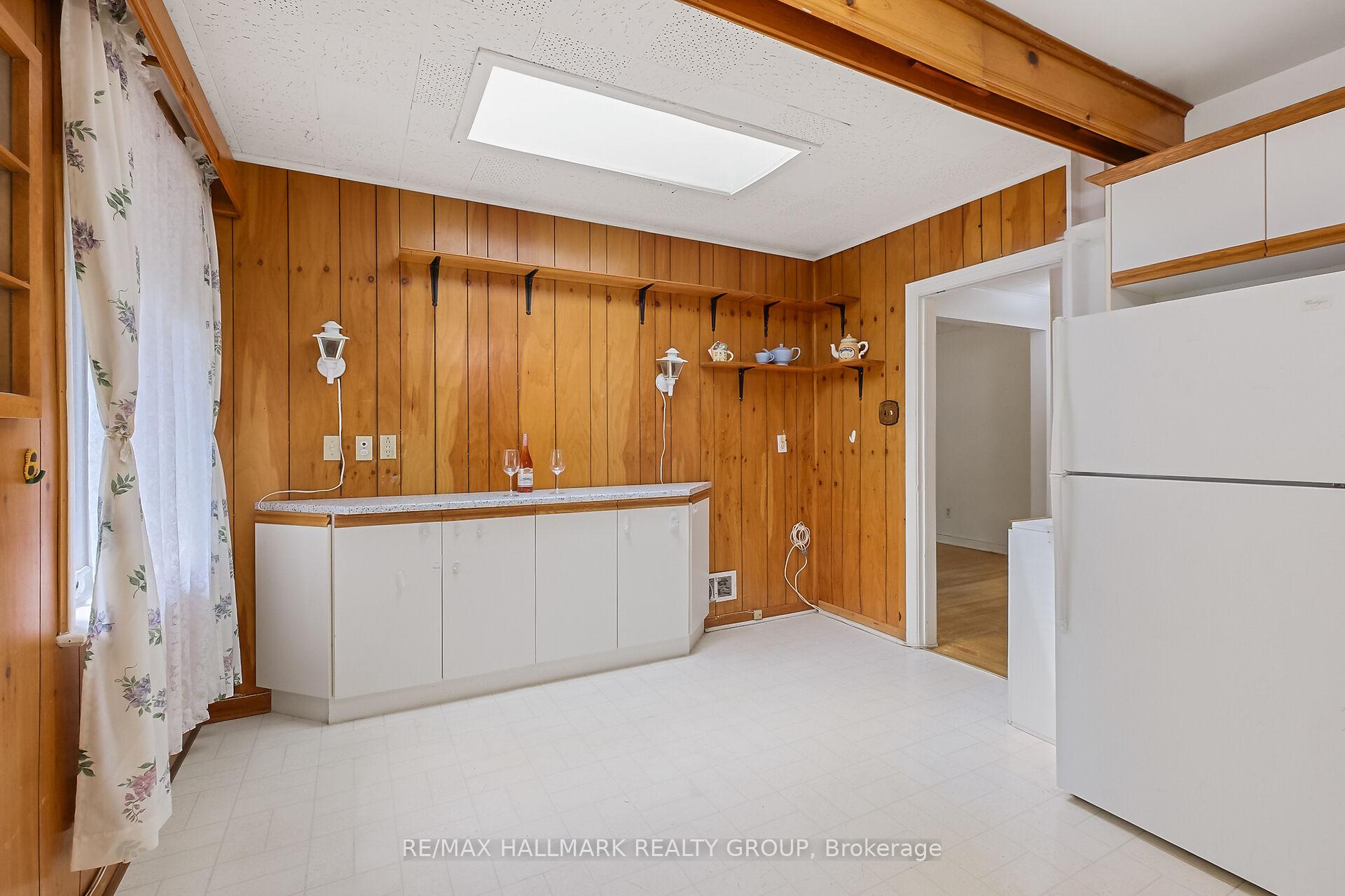 Photo 10 of 151 Fanshaw Avenue, Ottawa, Applewood Acres — HOMEH