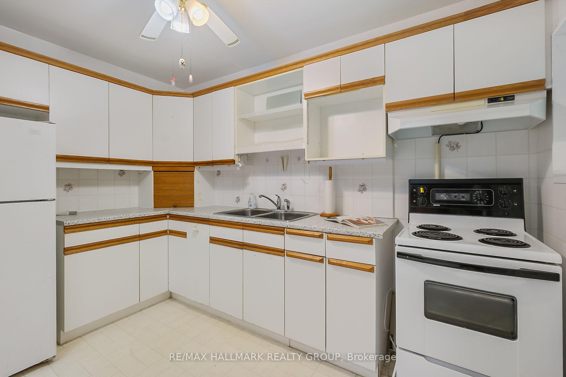 Photo 11 of 151 Fanshaw Avenue, Ottawa, Applewood Acres — HOMEH