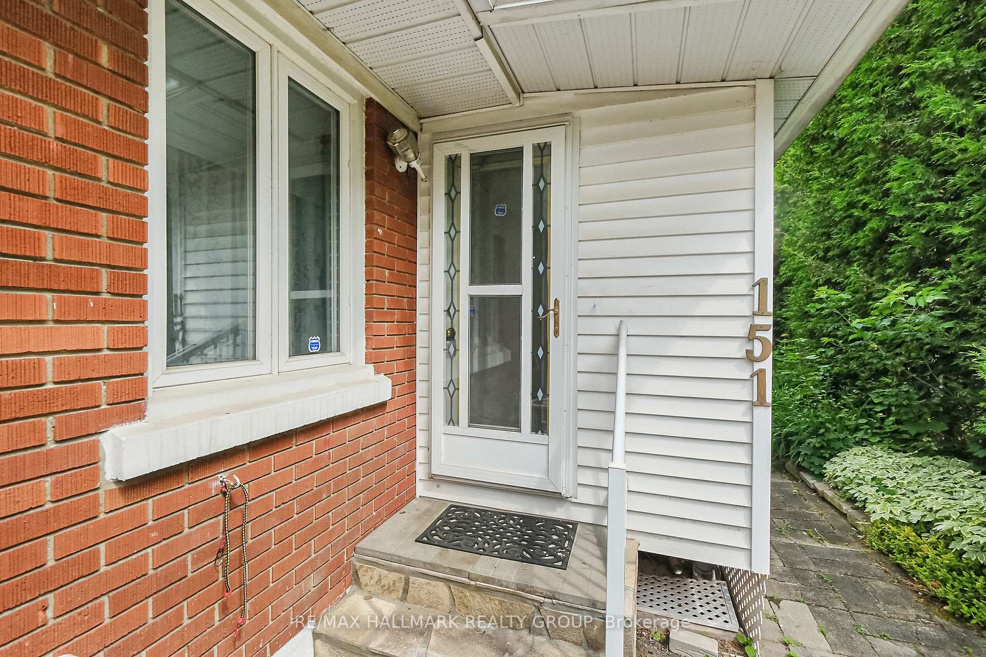 Photo 12 of 151 Fanshaw Avenue, Ottawa, Applewood Acres — HOMEH