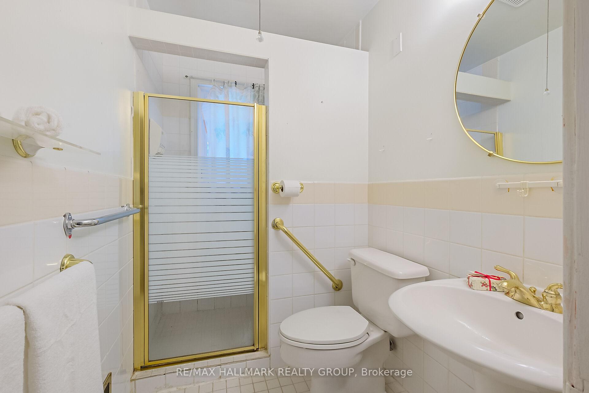 Photo 17 of 151 Fanshaw Avenue, Ottawa, Applewood Acres — HOMEH
