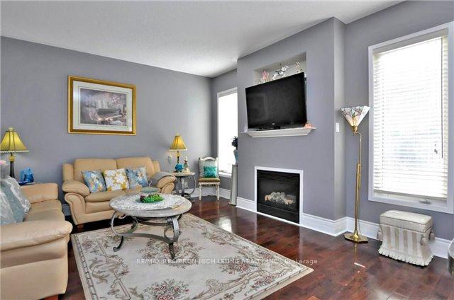 Photo 4 of 81 Spring Farm Road, Aurora, Bayview Northeast — HOMEH