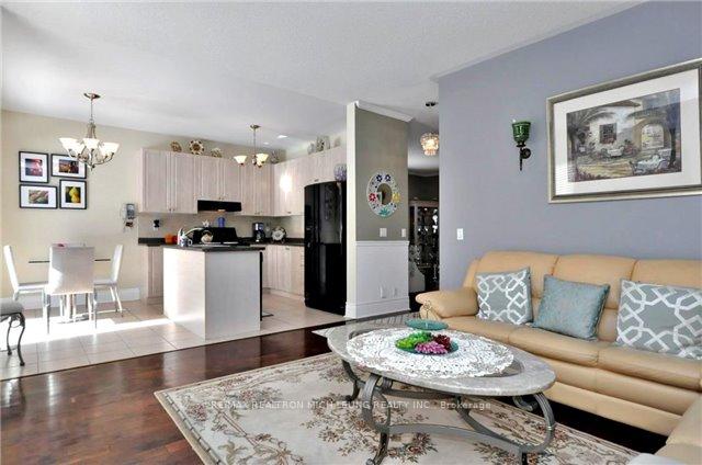Photo 6 of 81 Spring Farm Road, Aurora, Bayview Northeast — HOMEH