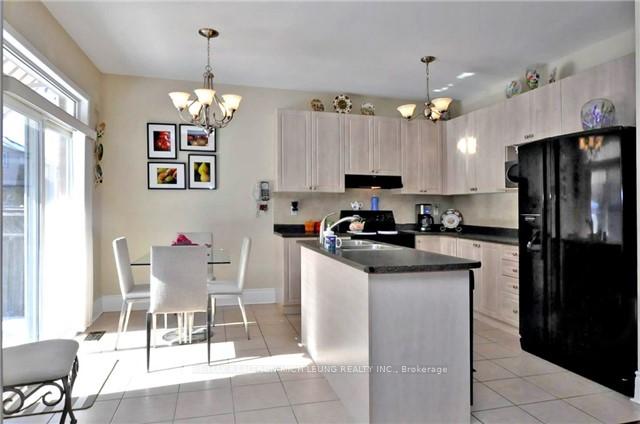 Photo 5 of 81 Spring Farm Road, Aurora, Bayview Northeast — HOMEH