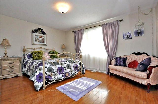 Photo 7 of 81 Spring Farm Road, Aurora, Bayview Northeast — HOMEH